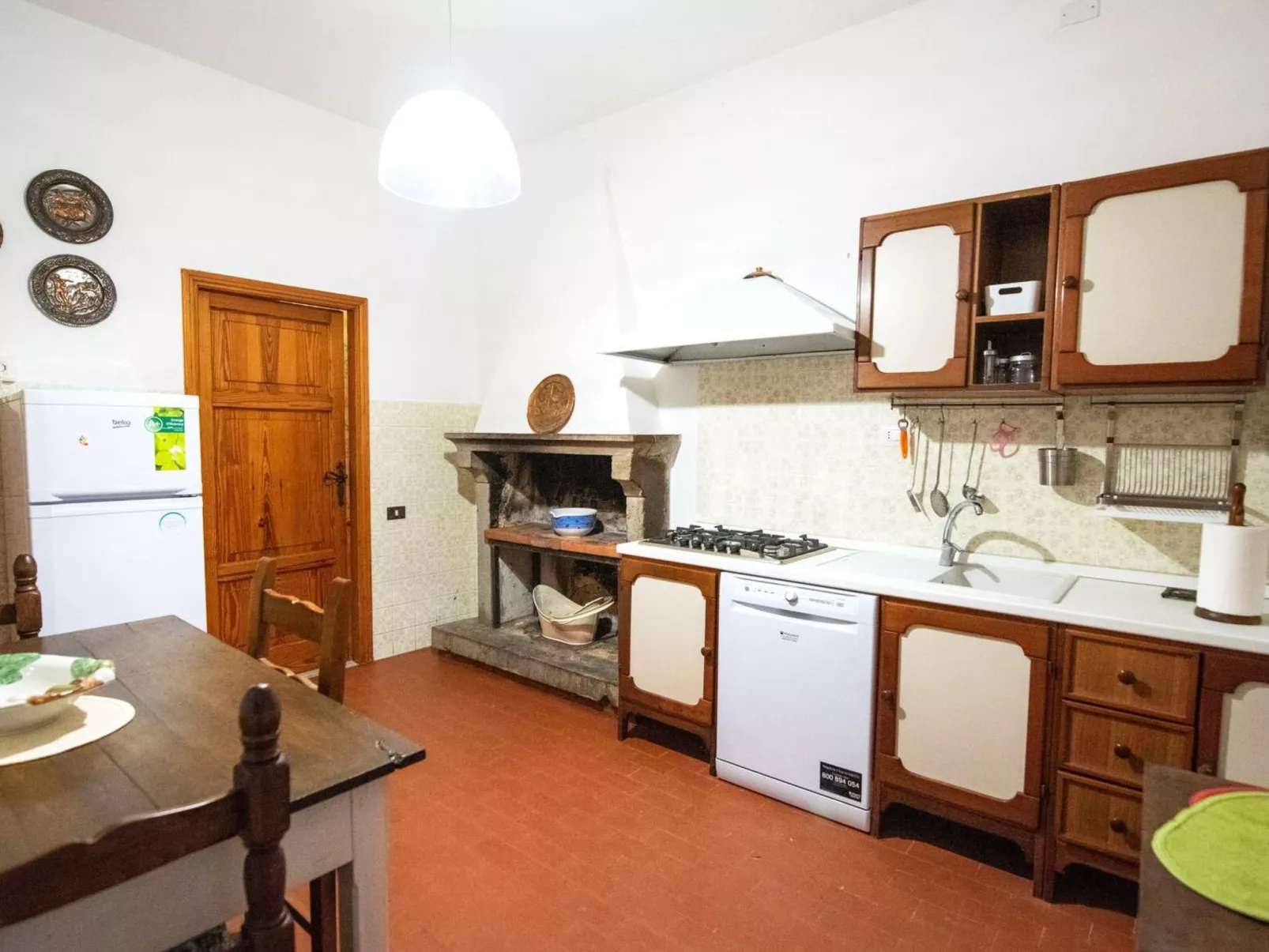 Haus inmitten der Natur mit Schwimmbad