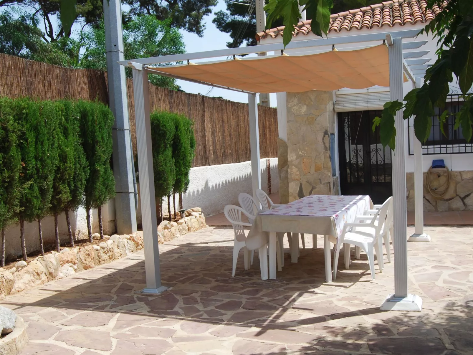 Ferienvilla, Seeblick, privater Pool und Parkplatz-Image-tags.info