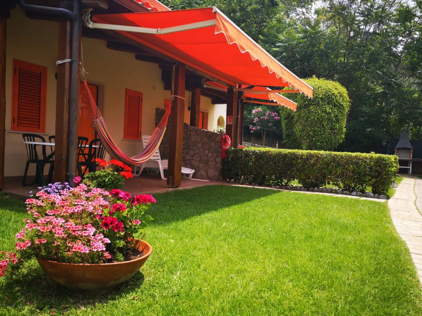 Komfortwohnung mit Garten - 70 m vom Meer entfernt-Buiten