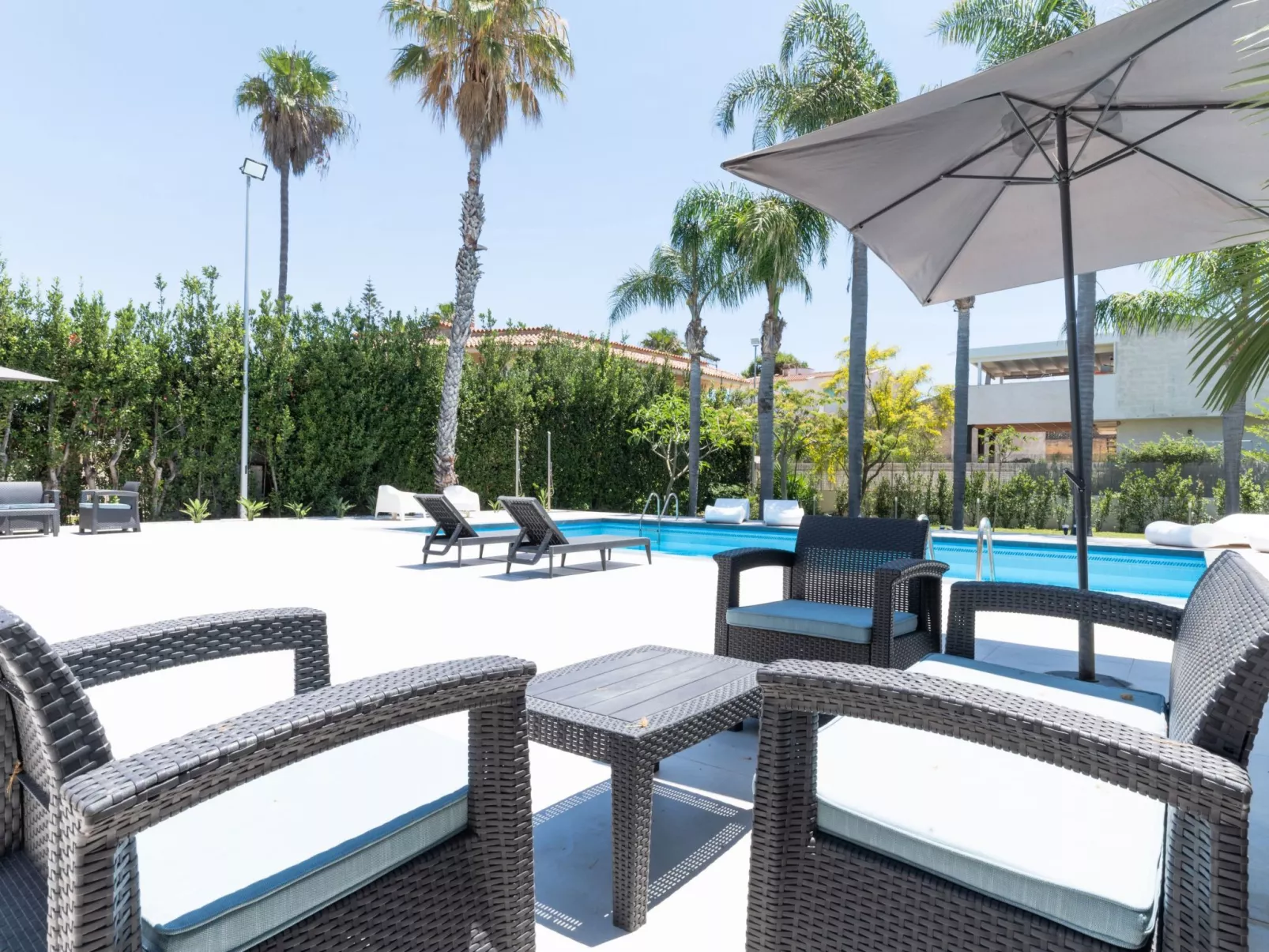 Nereide, Luxusvilla mit Pool am Meer