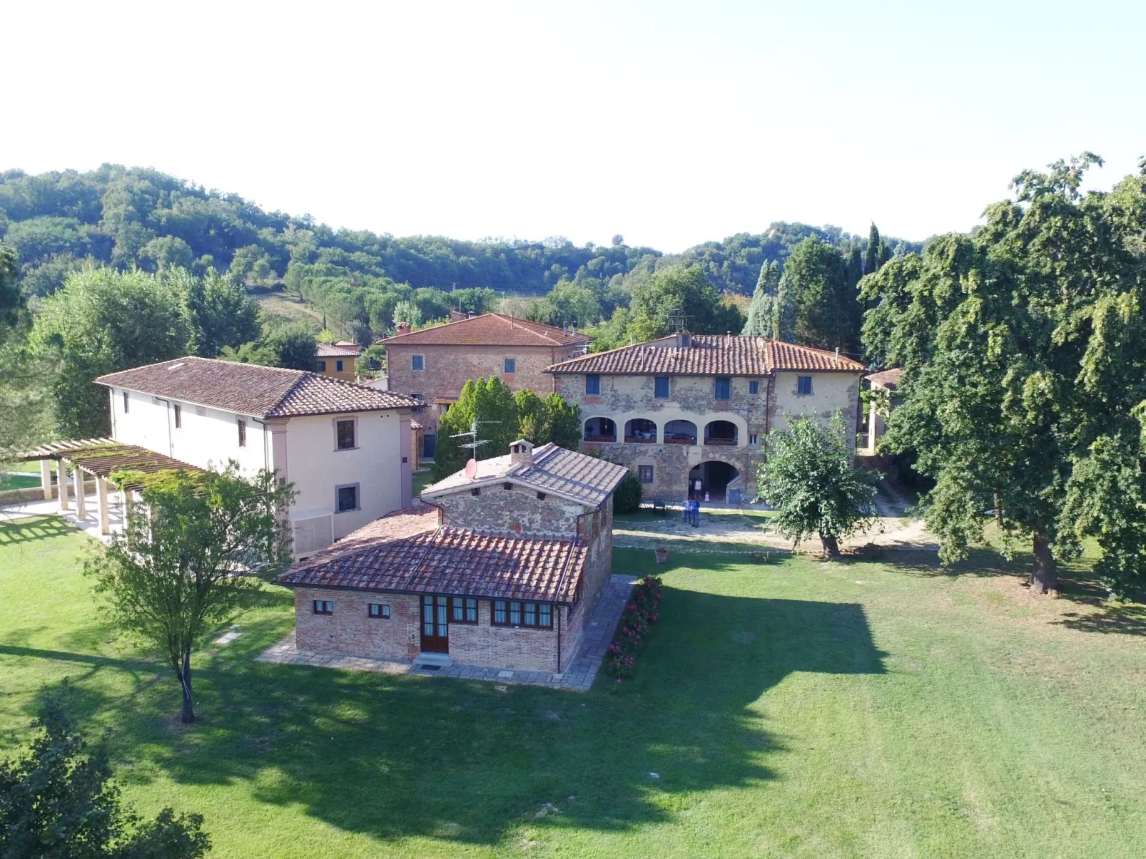 Schönes Apartment mit 2 Schlafzimmern und 2 Bädern-Buiten