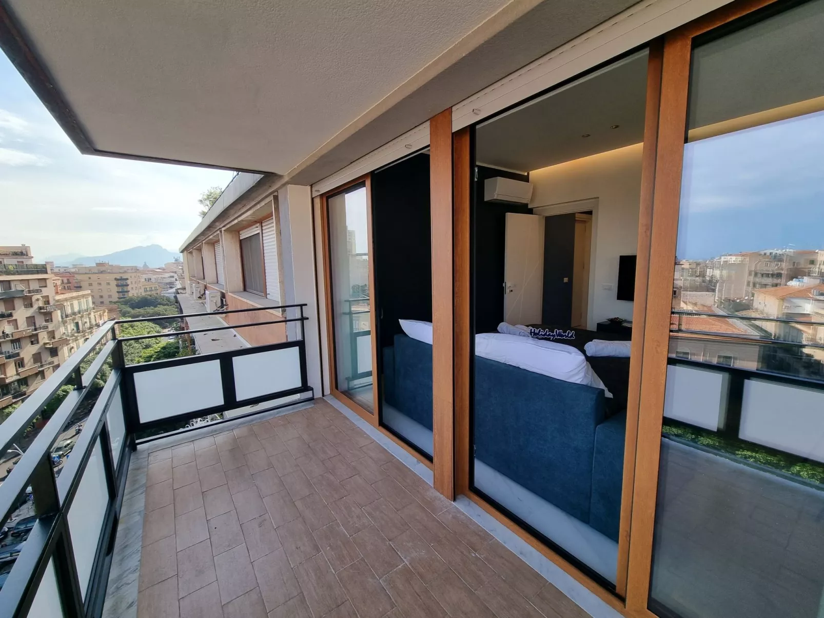 MaXelA Penthouse by Holiday World-Binnen