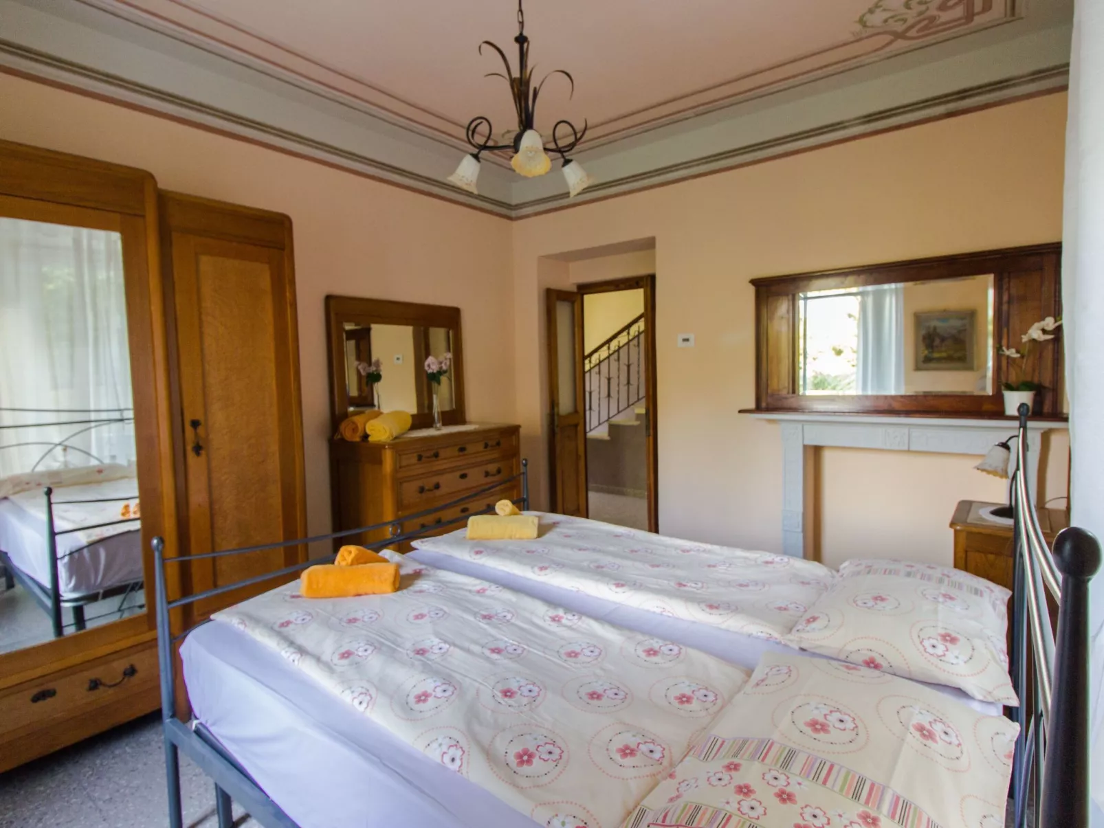 Jugendstilvilla mit Blick auf den Comer See-Binnen