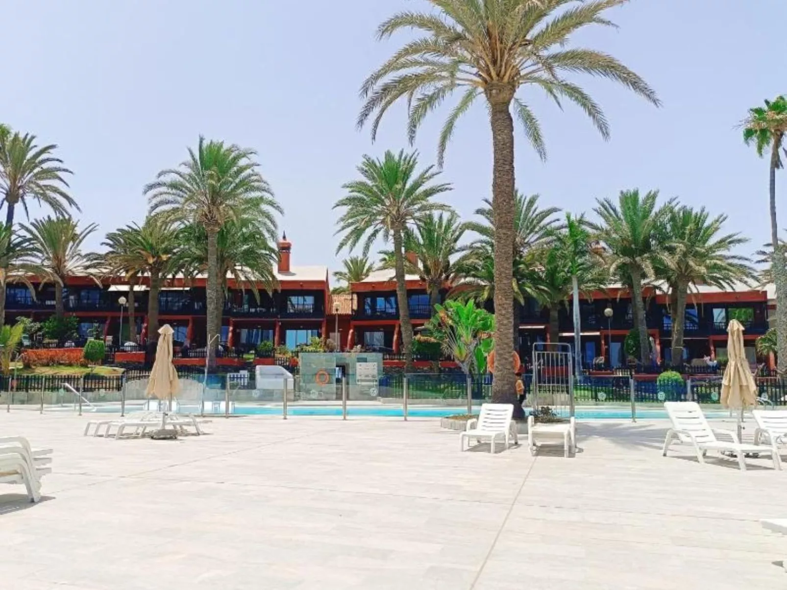 Schöne Wohnung Sun Club-Buiten