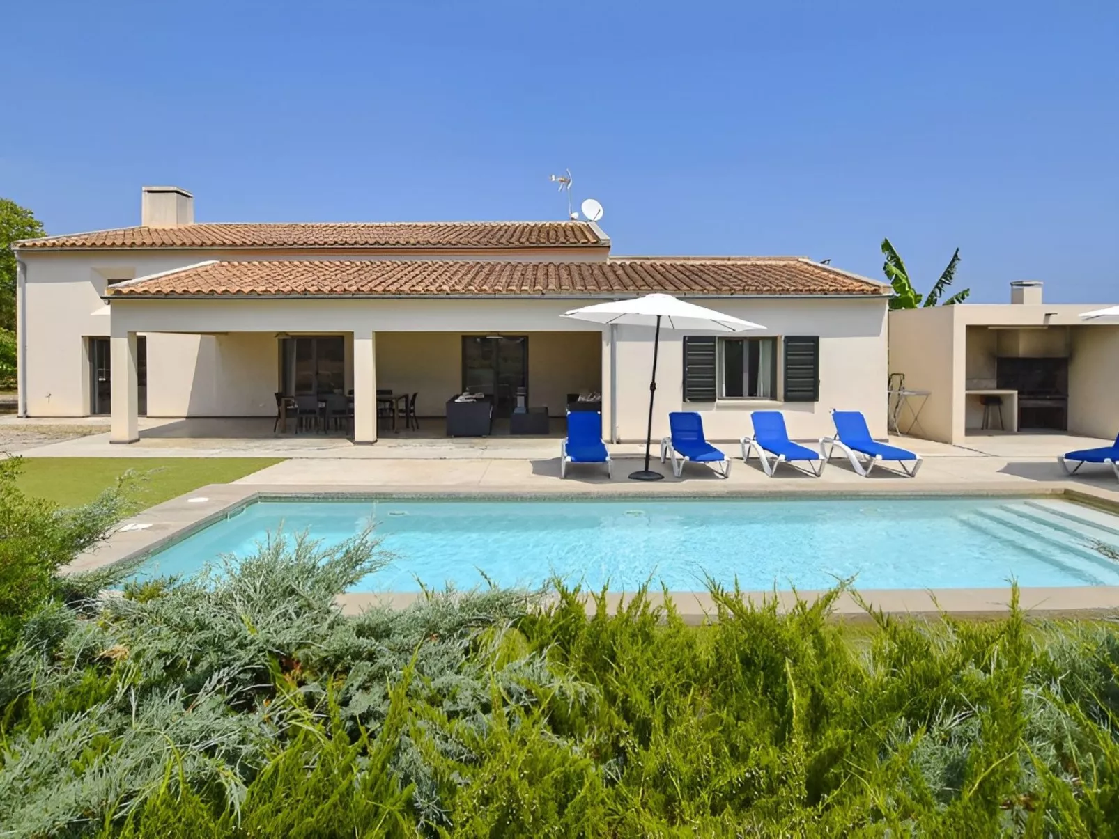 Modernes Haus in Meeresnähe-Buiten