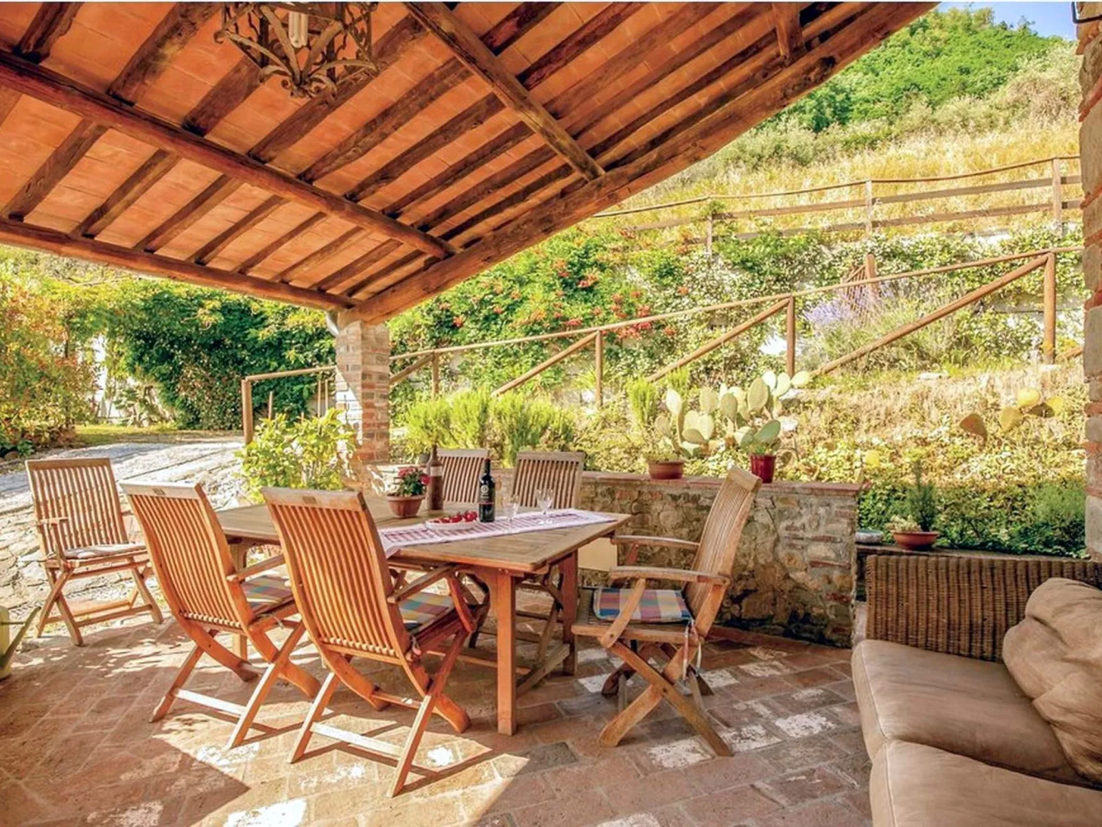 Haus mit Garten, Terrasse, in den Hügeln von Lucca