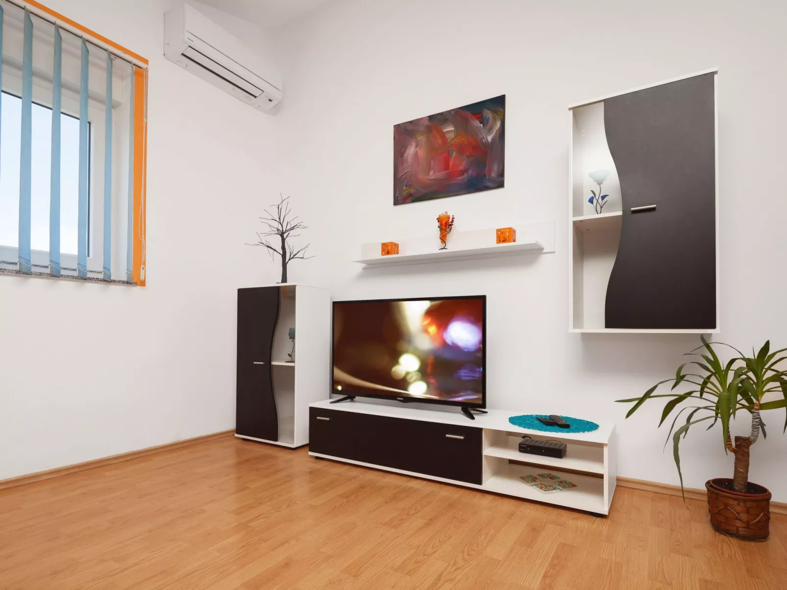 Mit Jacuzzi, Garten und Parkplatz