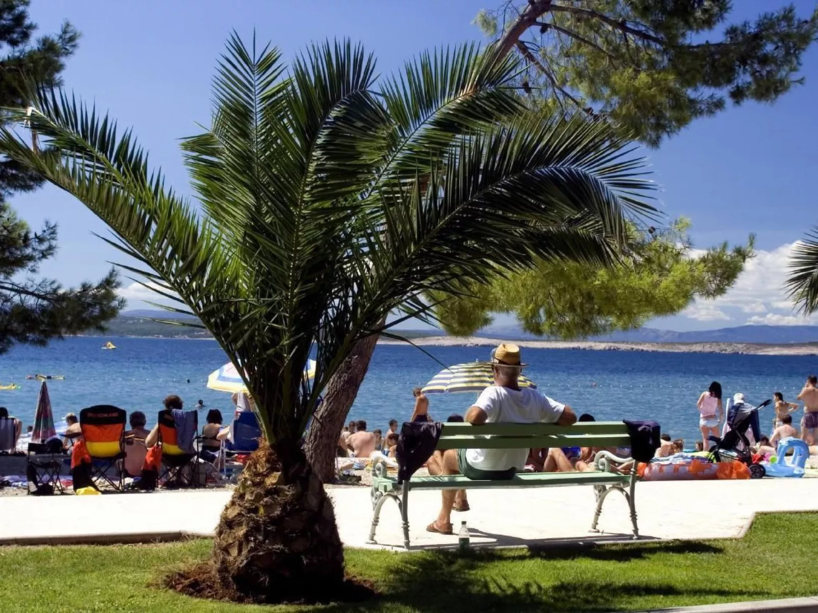 In Crikvenica mit Terrasse und Grill-Buiten