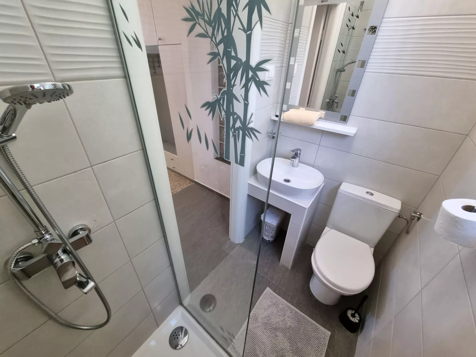 "Bruno" mit Blick auf das Wasser-Image-tags.info