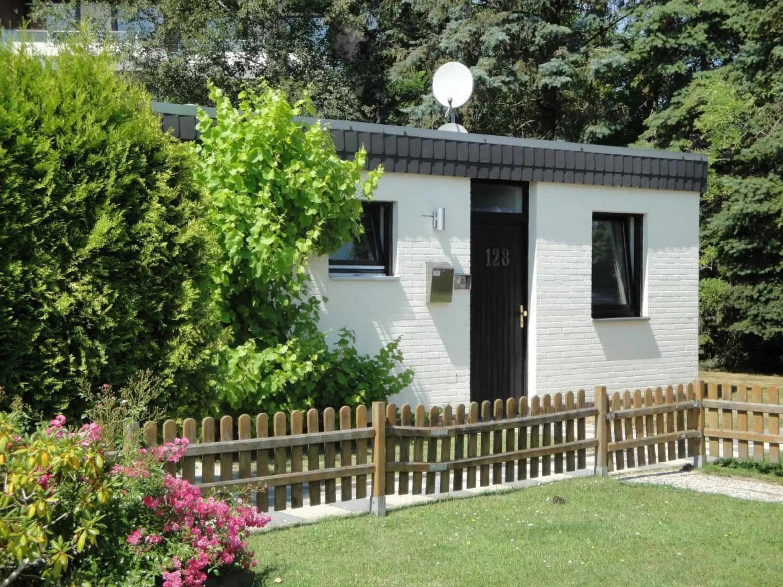 Schönes Ferienhaus in Tossens mit Schönem Garten