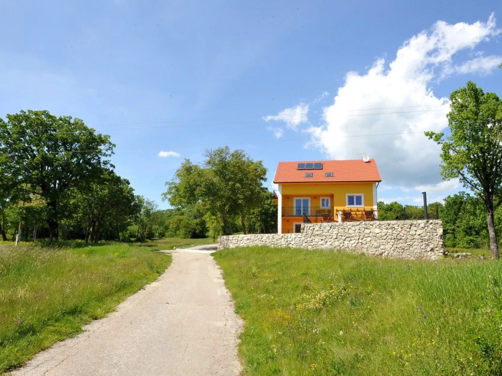 Alleinstehendes Ferienhaus mit Swimmingpool