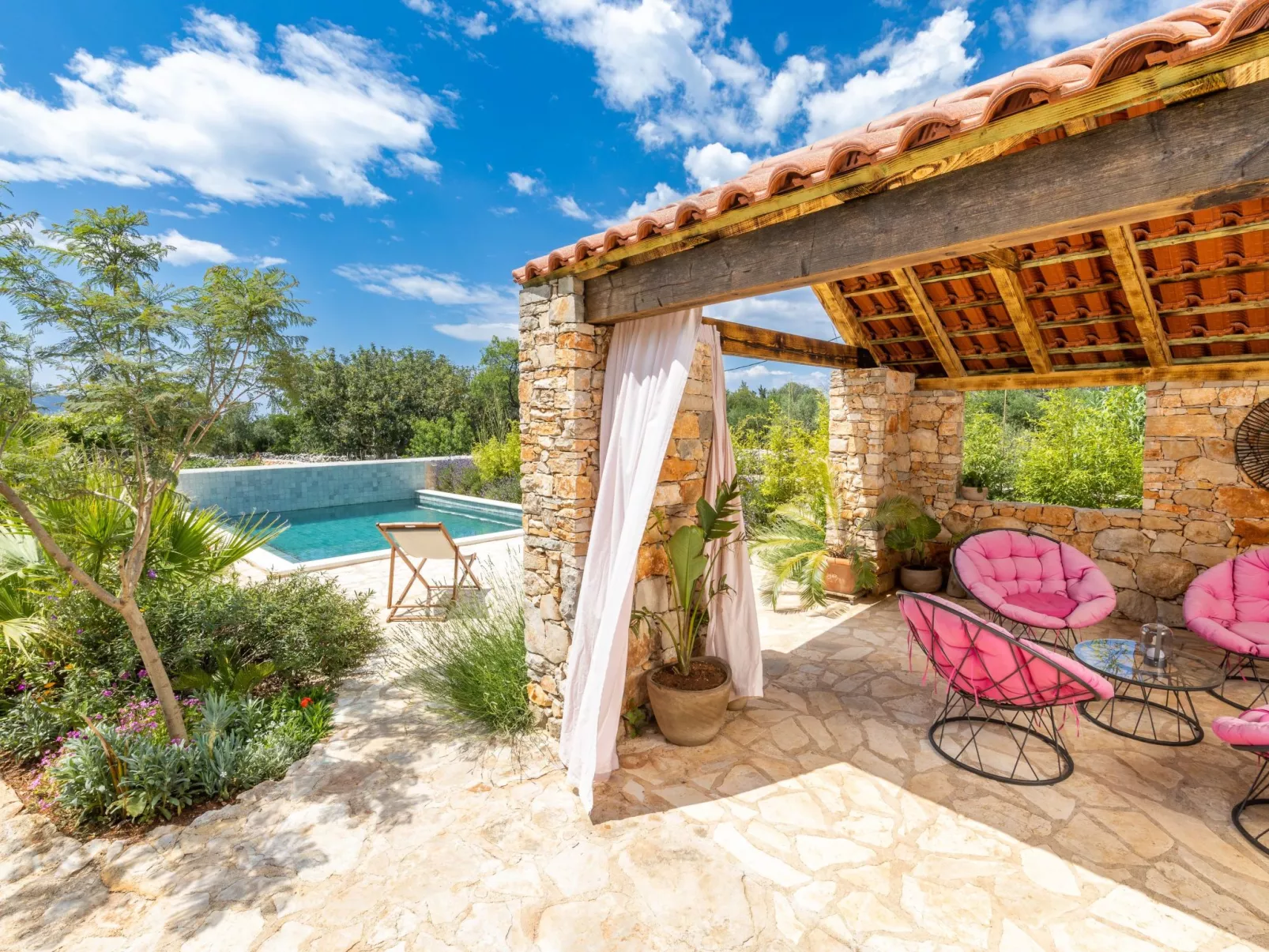 In Rudina mit Privatem Pool-Buiten