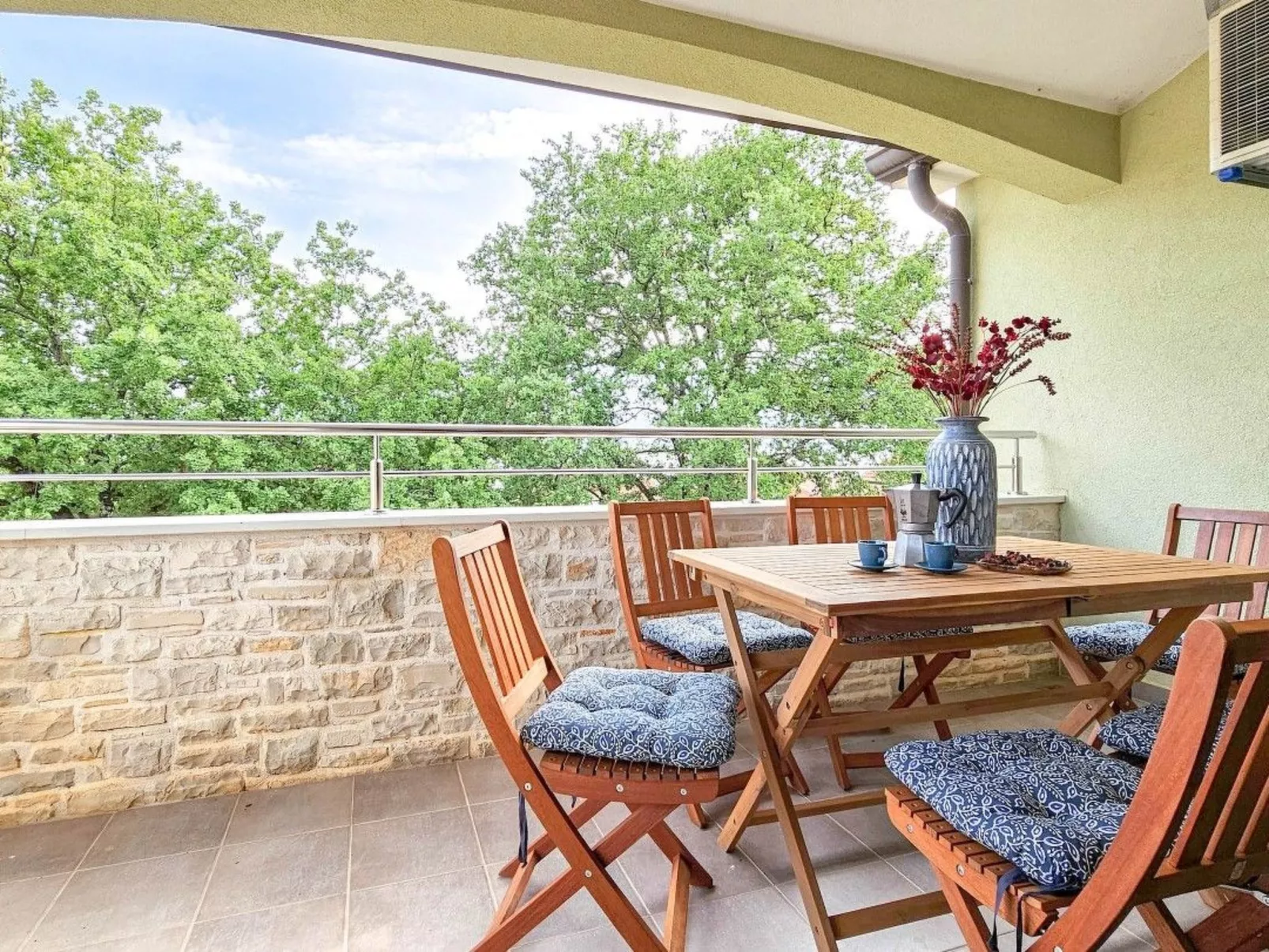 "Fabiola" mit Balkon - Buiten