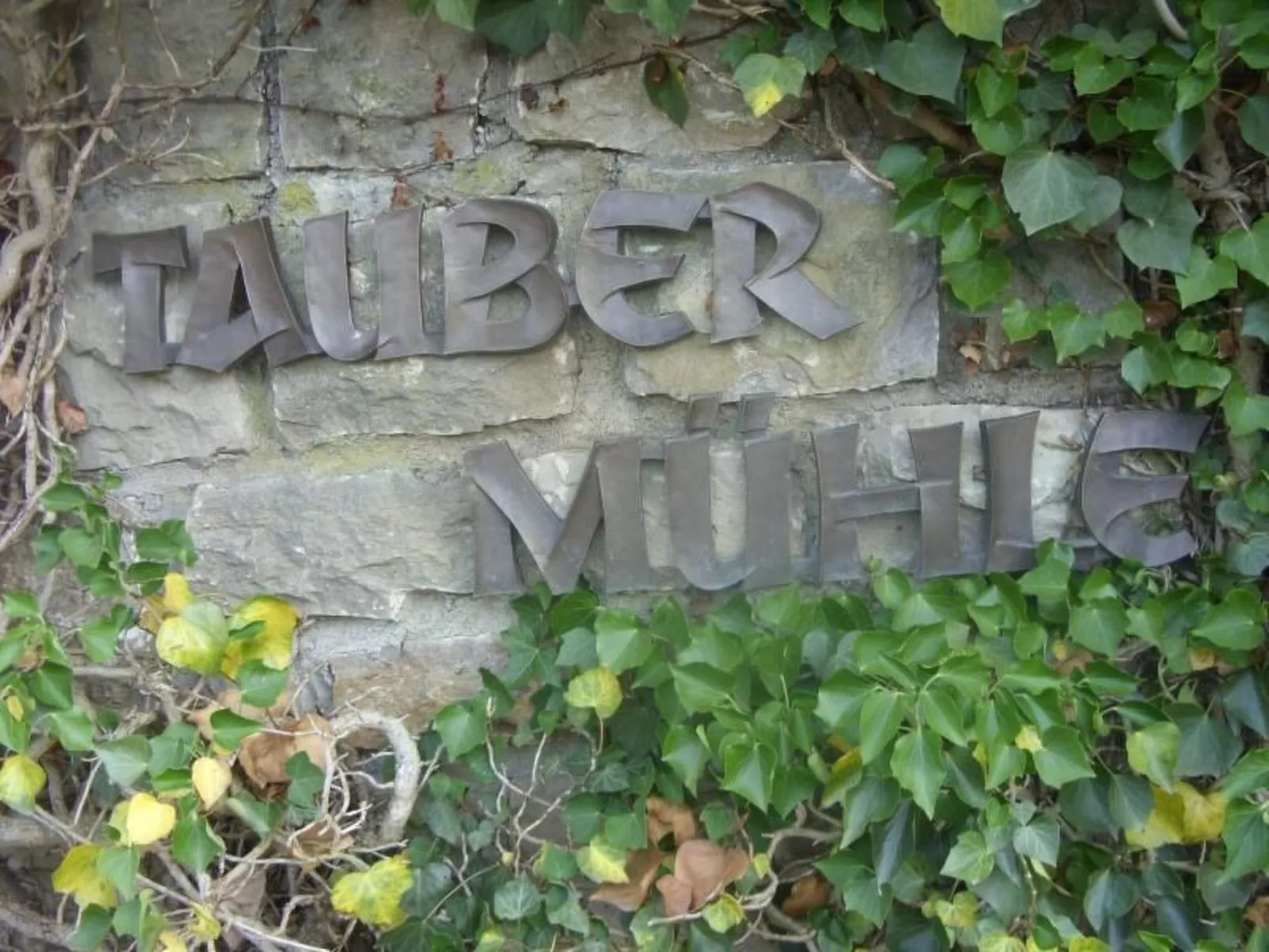 Mit Terrasse und Parkplatz