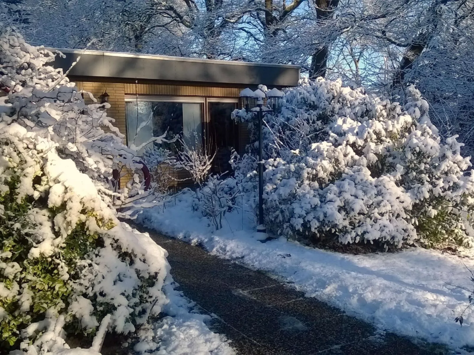 Zentrale Ferienwohnung mit Terrasse - Buiten