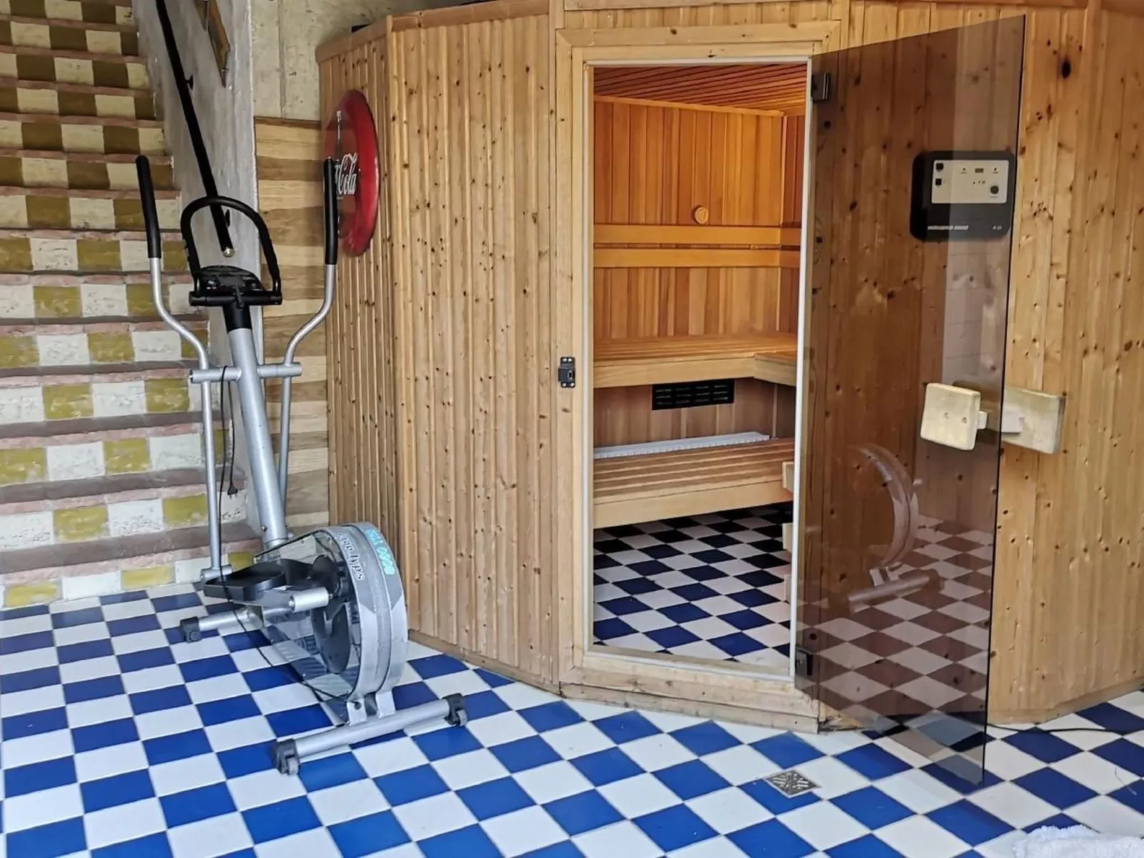 Landgut mit Sauna-Binnen