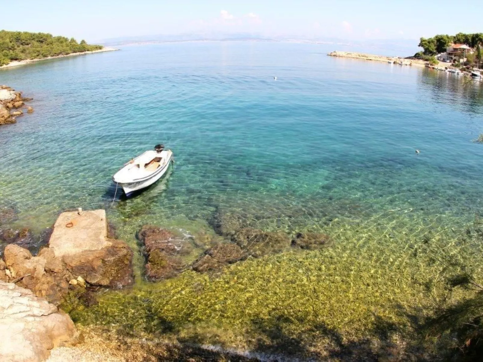 Kleines Steinhaus in einem ruhigen Ort auf der Insel Solta-Buiten
