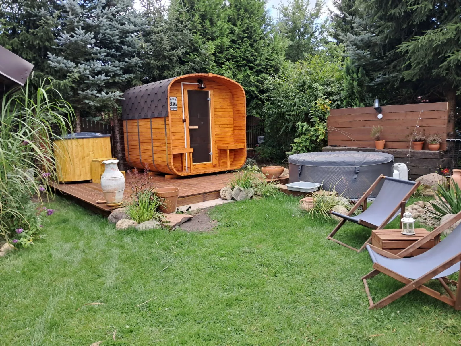 Magnolienhaus mit Sauna und Jacuzzi-Buiten