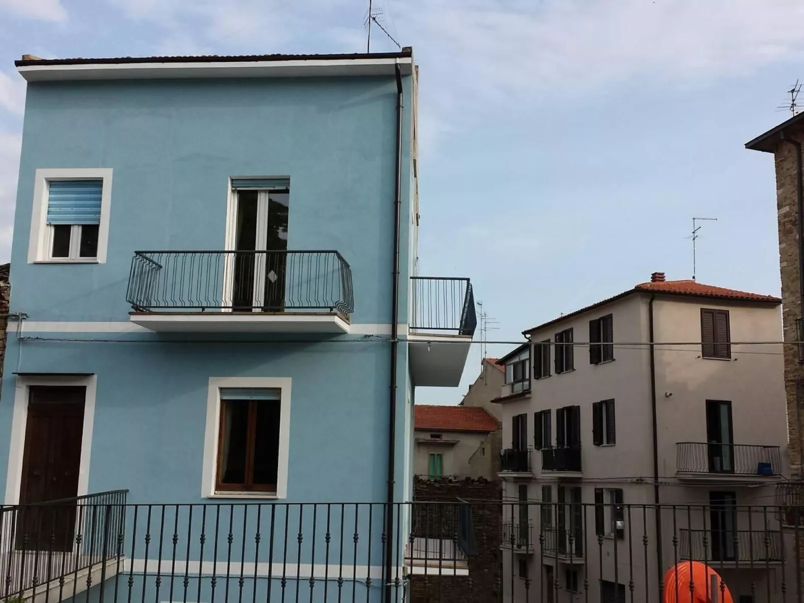 Wohnung mit Terrasse - Buiten