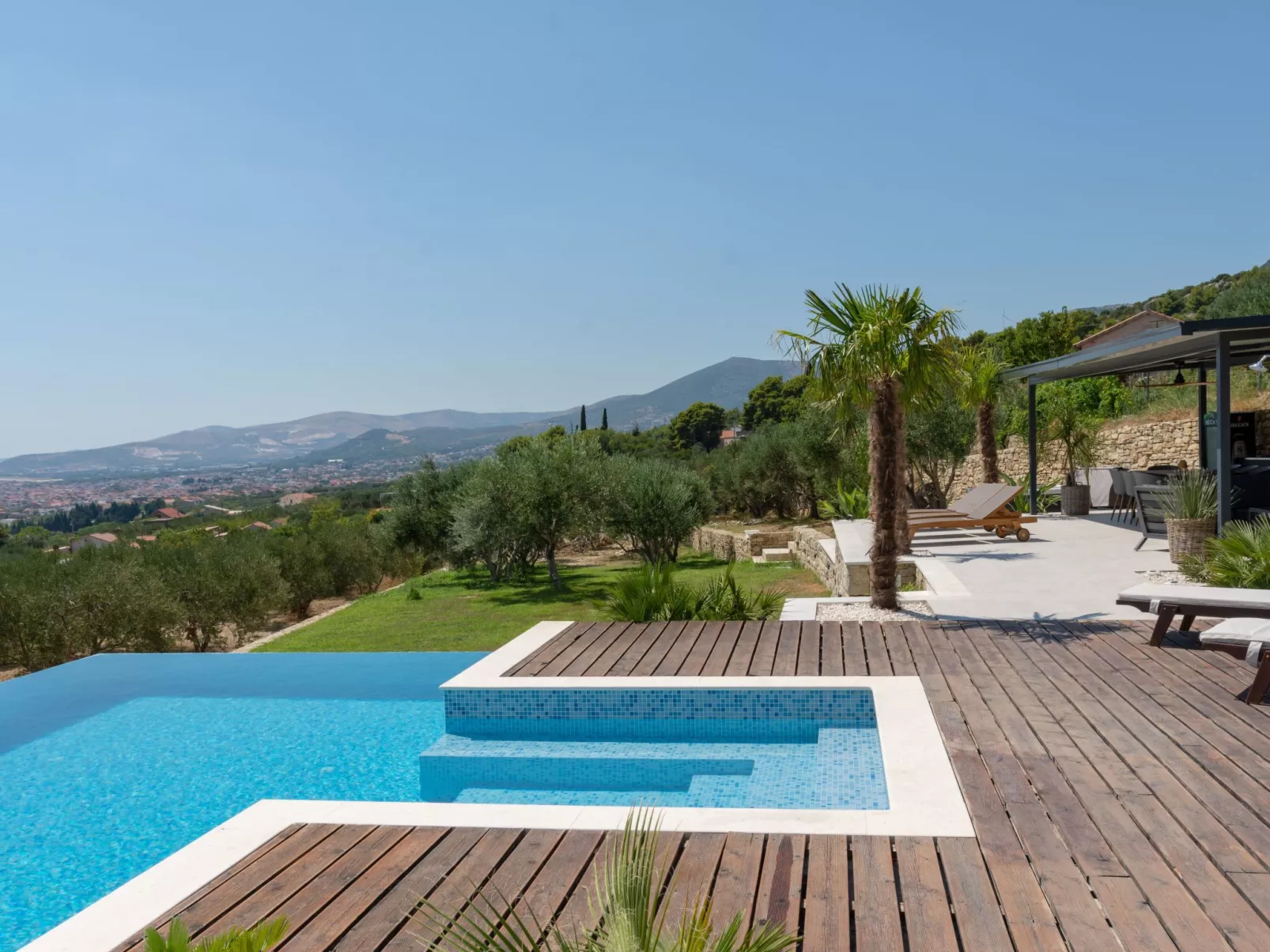 Haus für 9 Personen und 1 Kind in Kastel Luksic