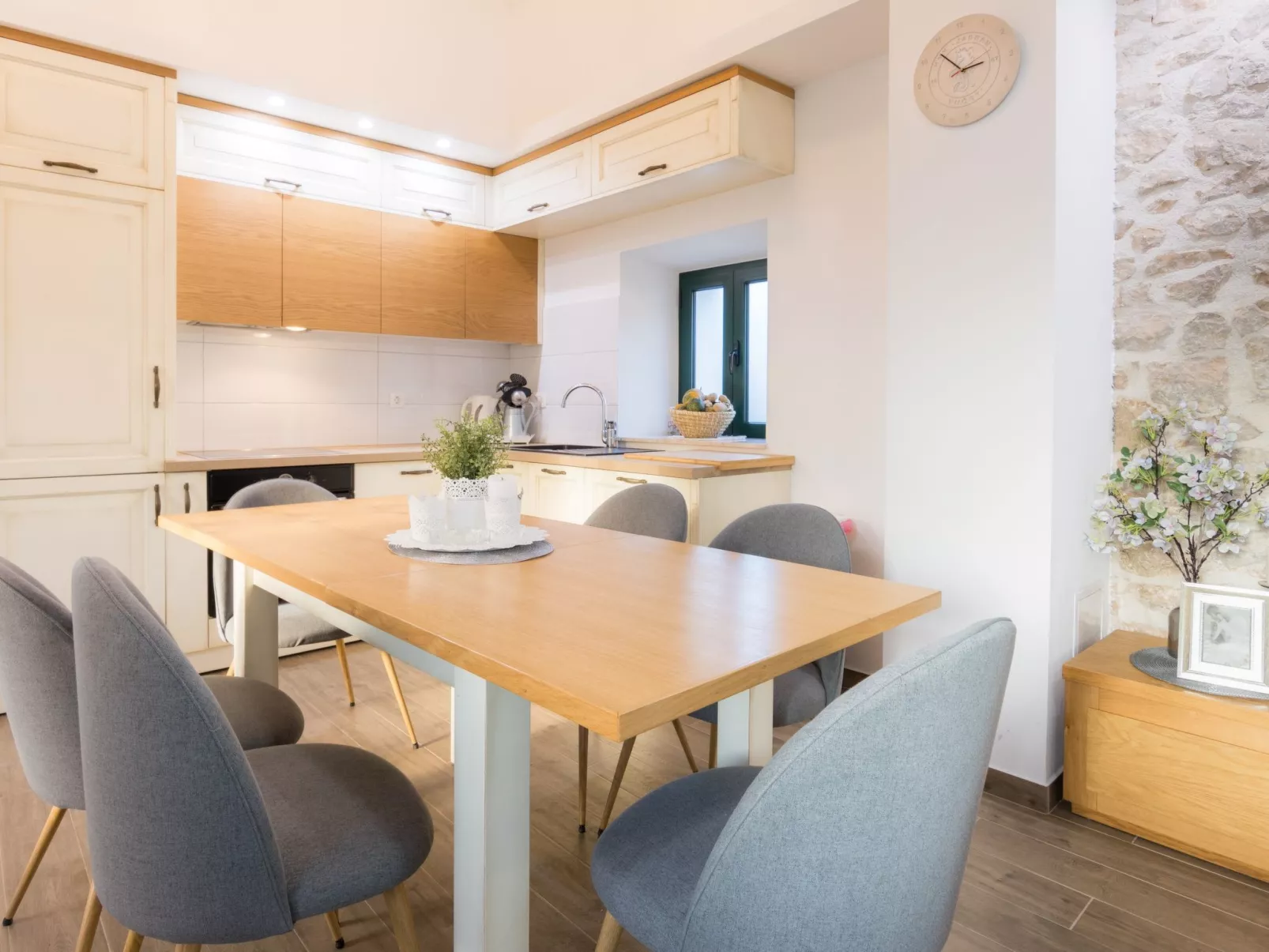 Stipanovi Dvori mit Bergblick-Binnen