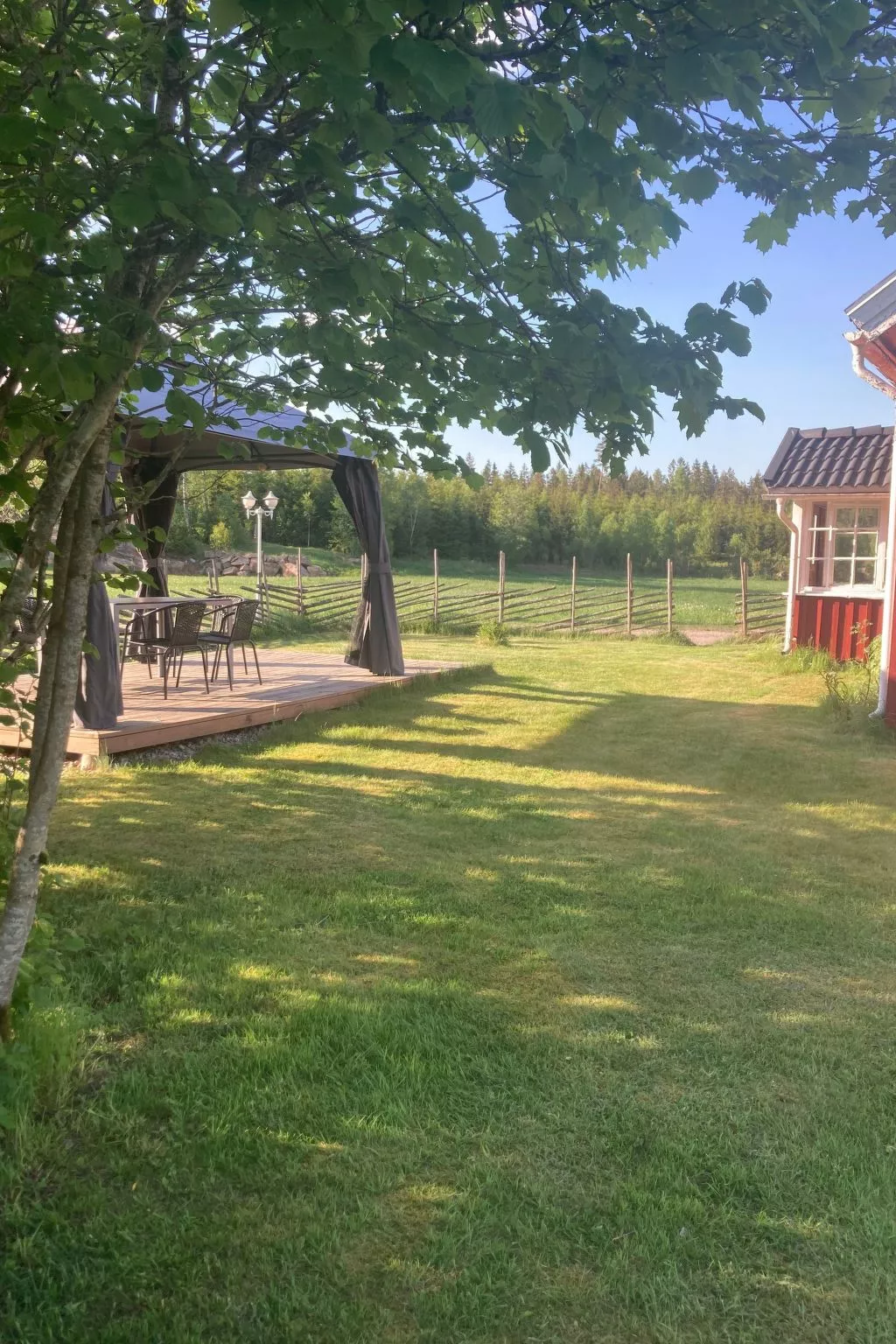 Charmantes Holzhaus mit eigenem Ruderboot