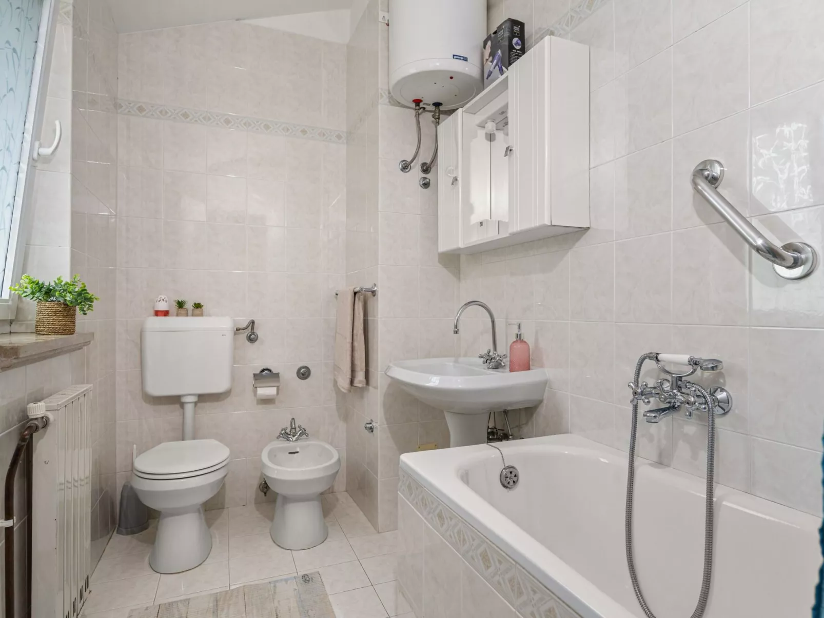 Gemütliches Ferienhaus in Ružići mit Offenem Kamin-Binnen