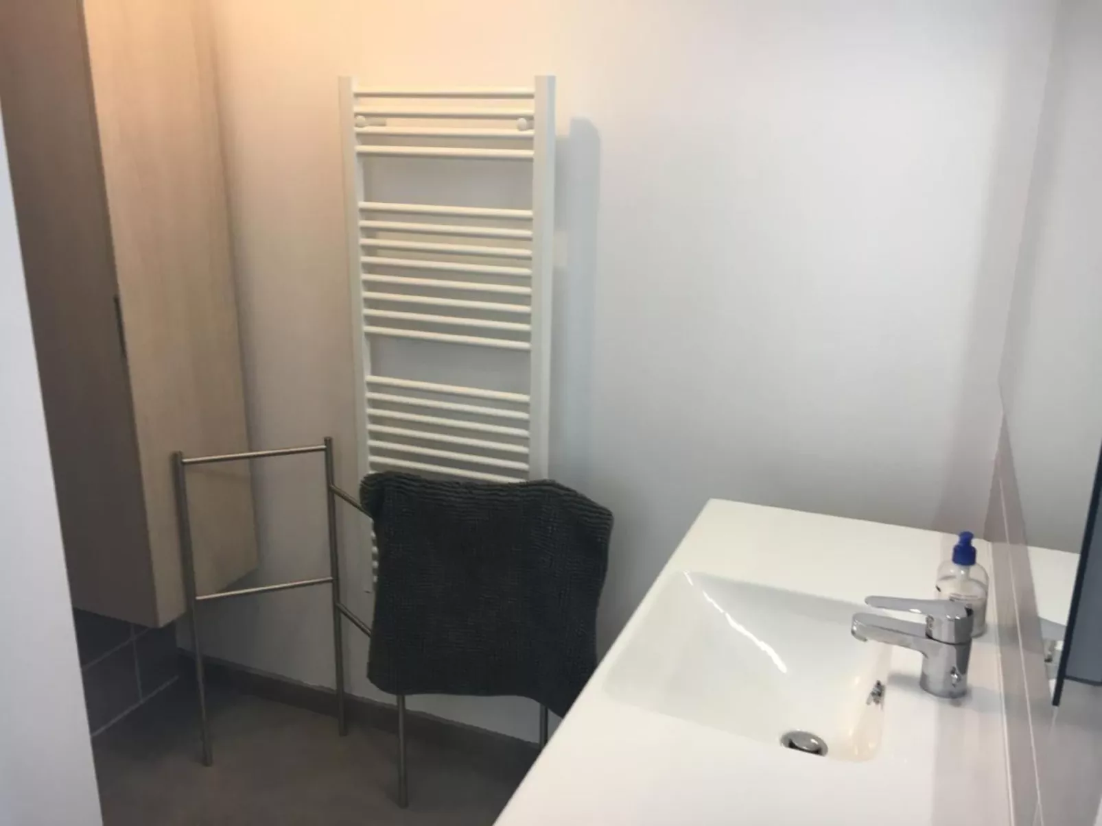 Unabhängige Unterkunft mit Meer- und Poolblick-Binnen