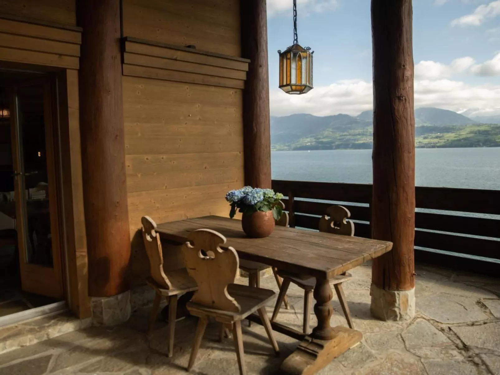 Chalet am See mit Panorama Aussicht-Buiten