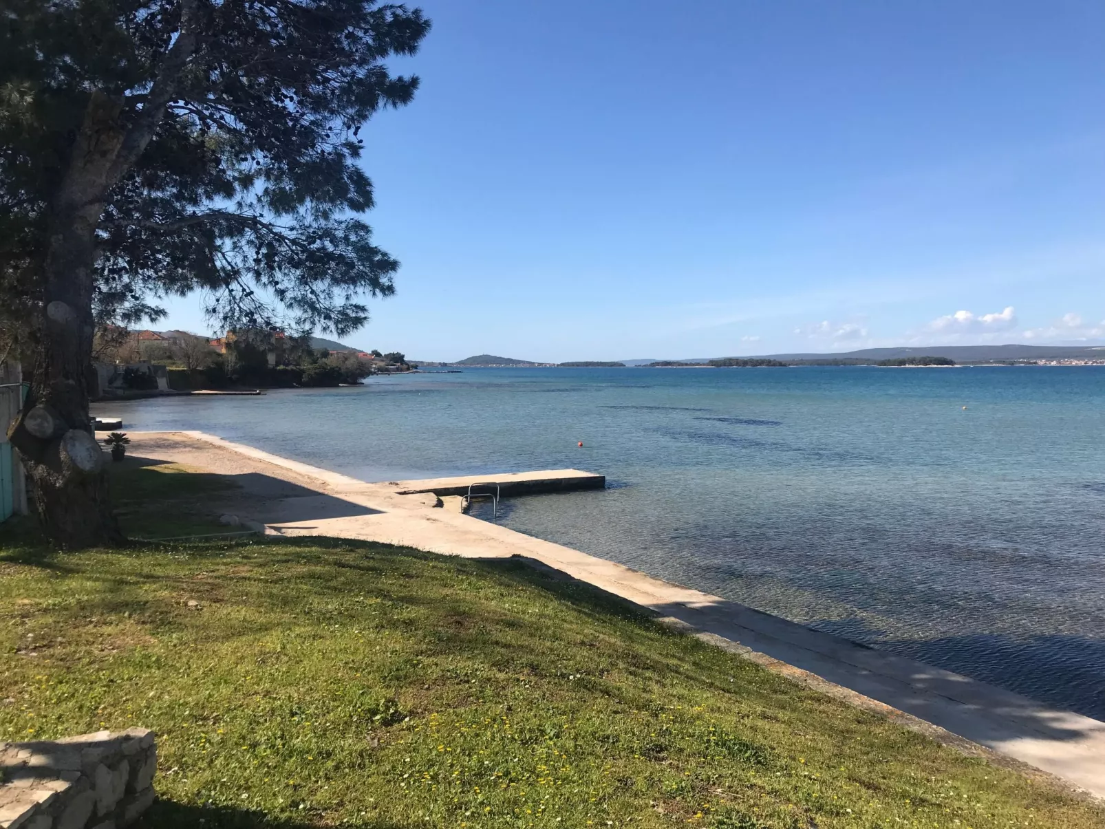 "Krajka" mit Blick auf das Wasser-Image-tags.info