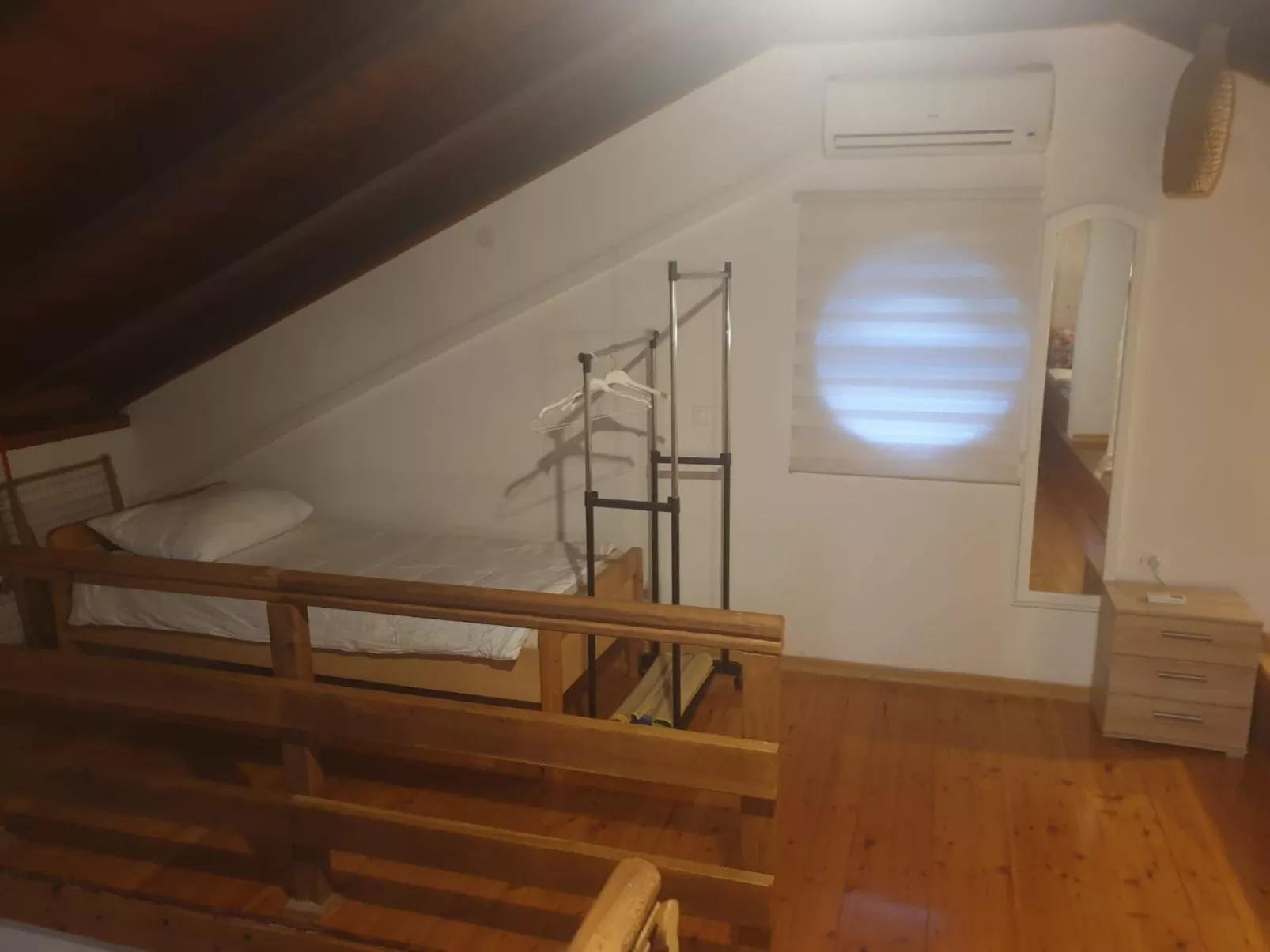 Am Fluss gelegenes Haus mit Galerieschlafplätzen