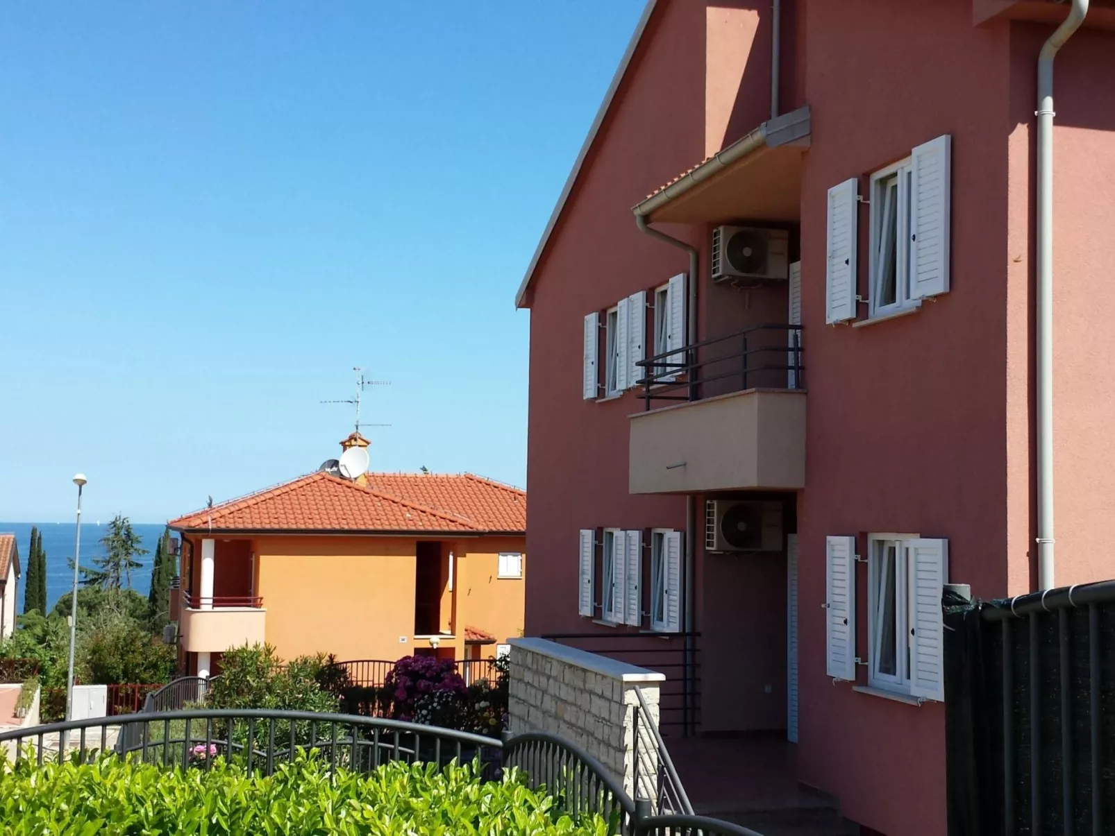 "Villa Pinta" mit Blick auf das Wasser