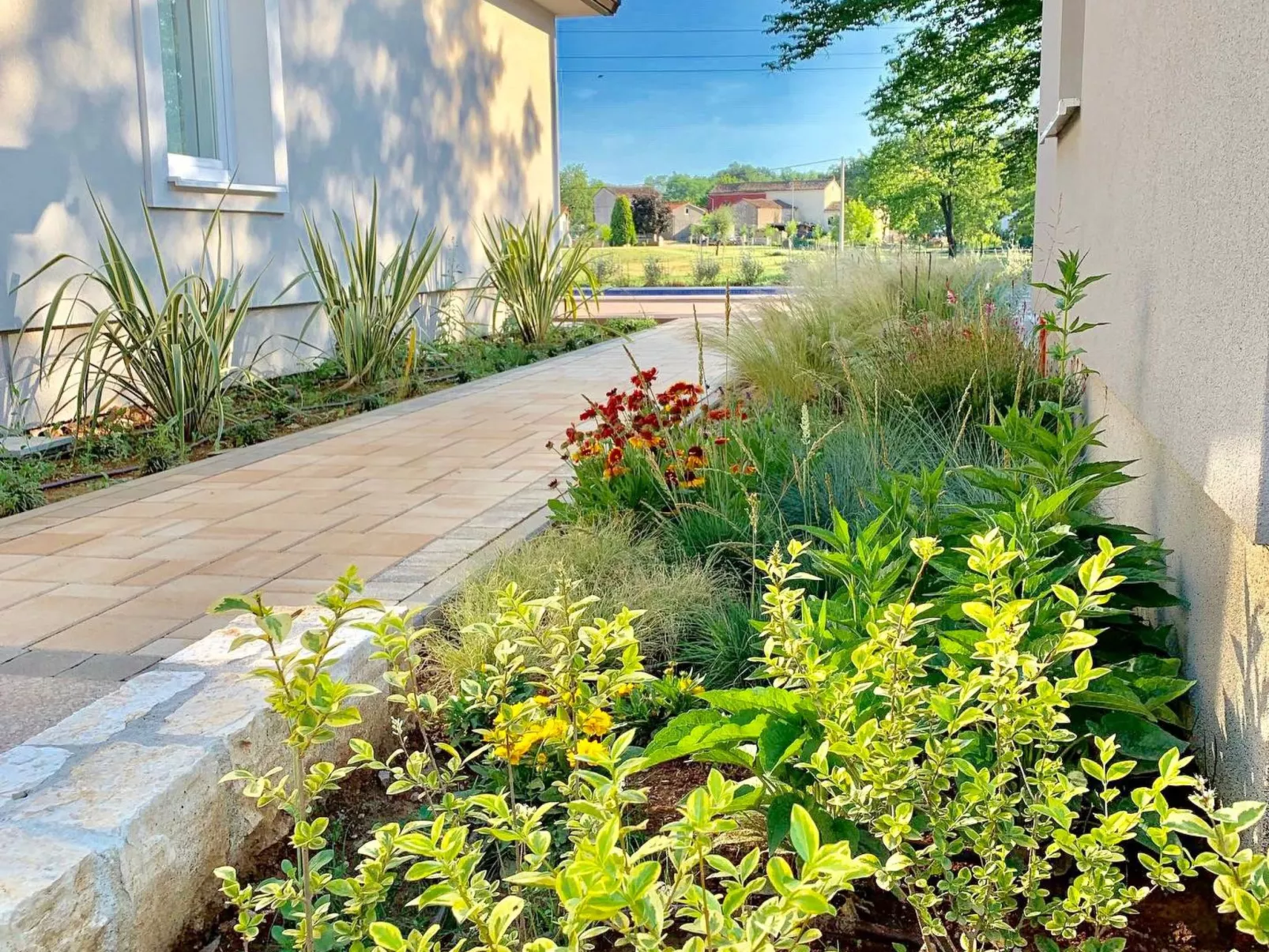 Charmante Villa mit gepflegtem Garten und beheiztem Pool-Buiten