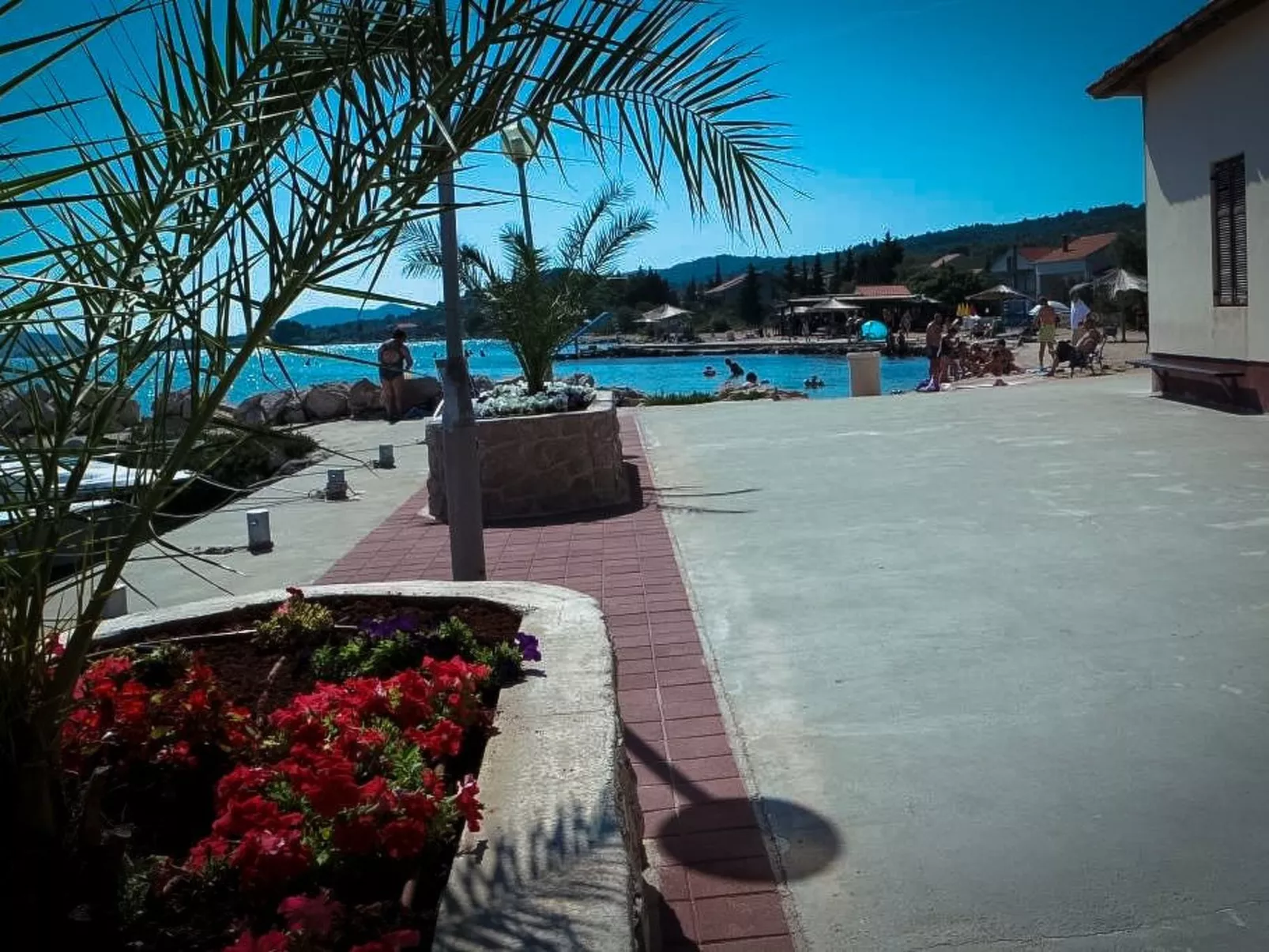 FeWo 2, mit 1. Schlafzimmer für 4. Personen mit Balkon im ersten Obergeschoss g-Buiten