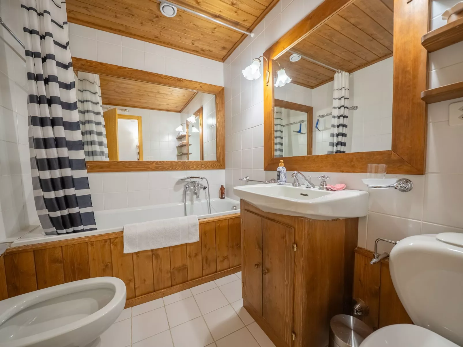 Wohnung mit Blick auf die Berge-Binnen