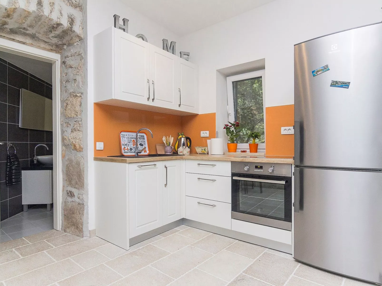 Schönes Steinhaus mit beheiztem Pool, Terrasse m-Binnen