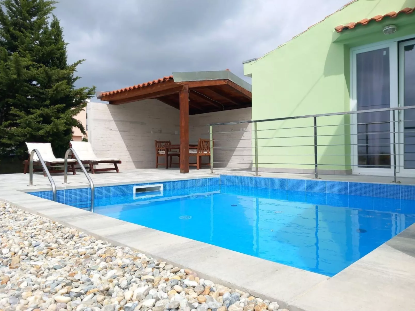 Wohnung in Ljubač mit Großem Garten