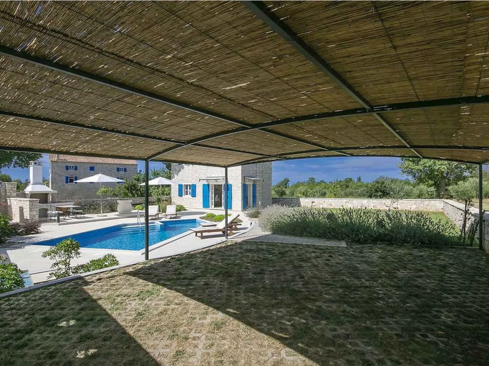 Villa Lenka mit Pool-Buiten