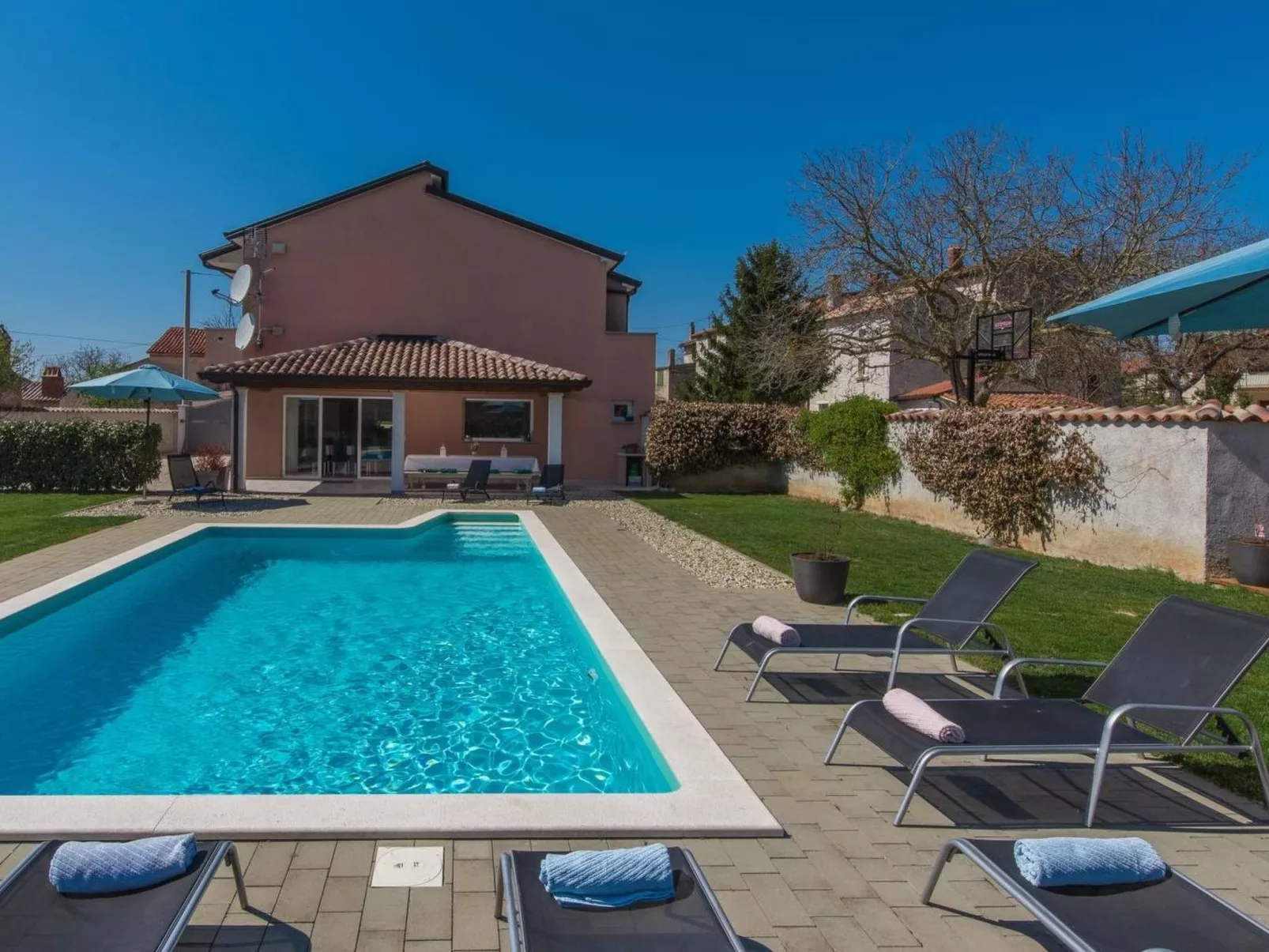 Ferienvilla "Villa Perhat" mit eigenem Pool-Buiten