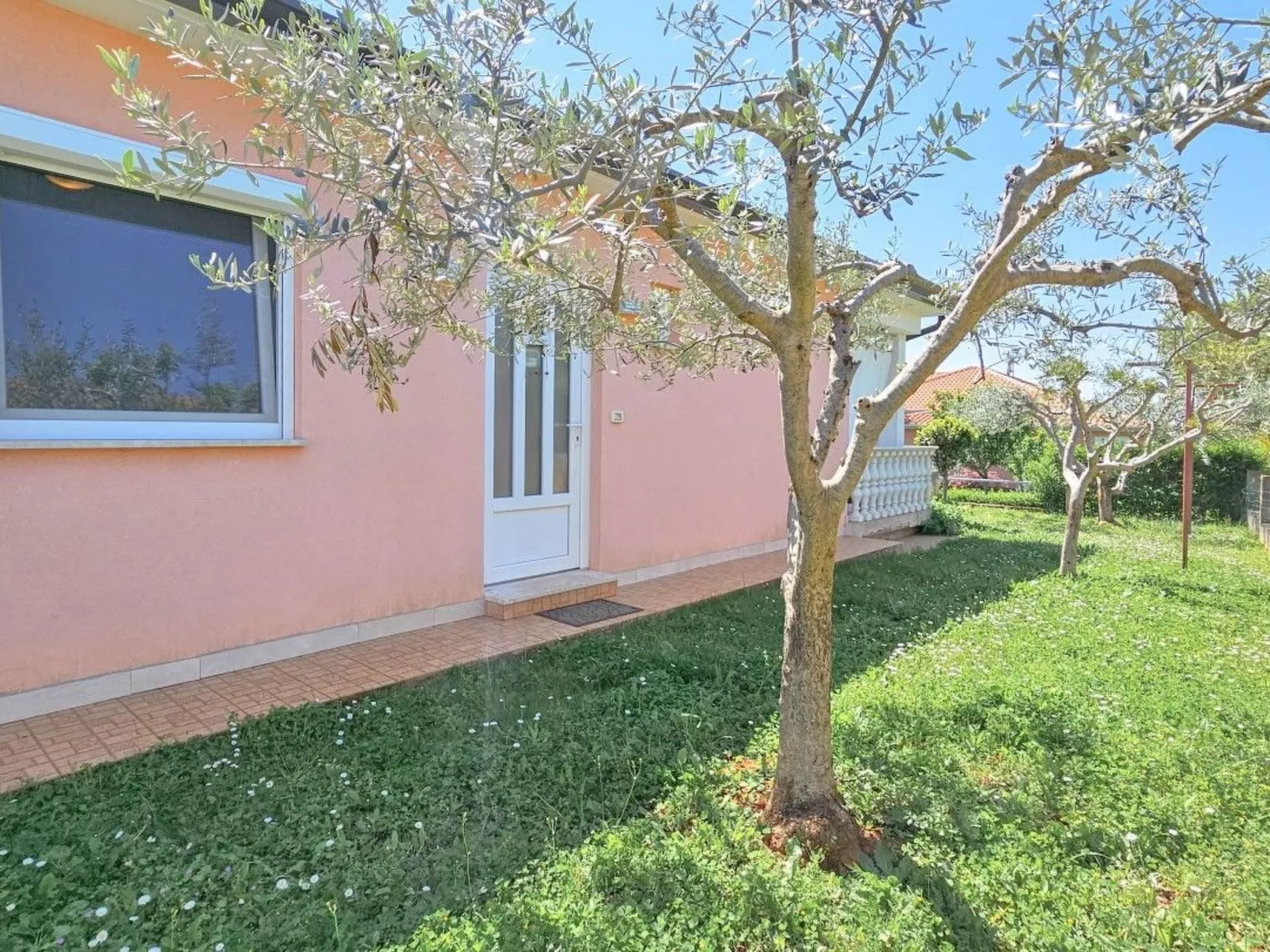 Wunderschönes Appartement in Bužinija mit Schöner Terrasse-Buiten