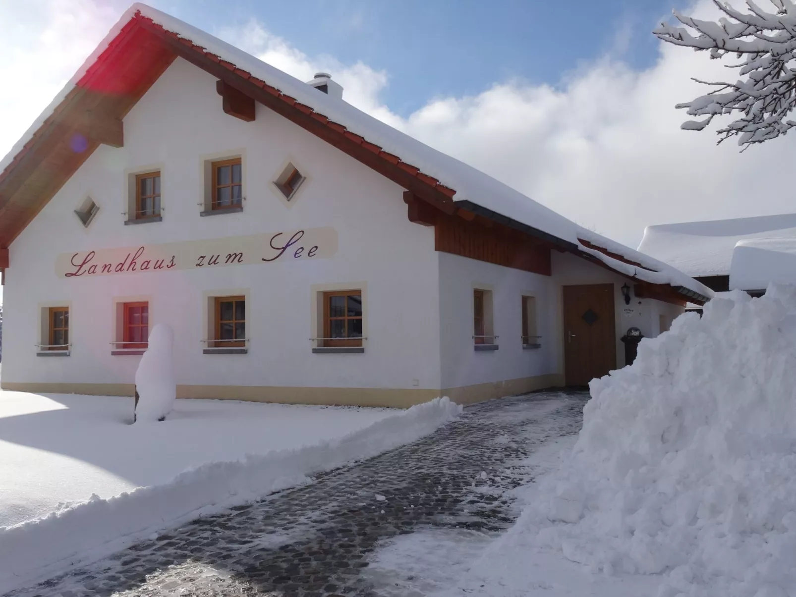 Landhaus mit Sonnenterrasse und Garten-Buiten