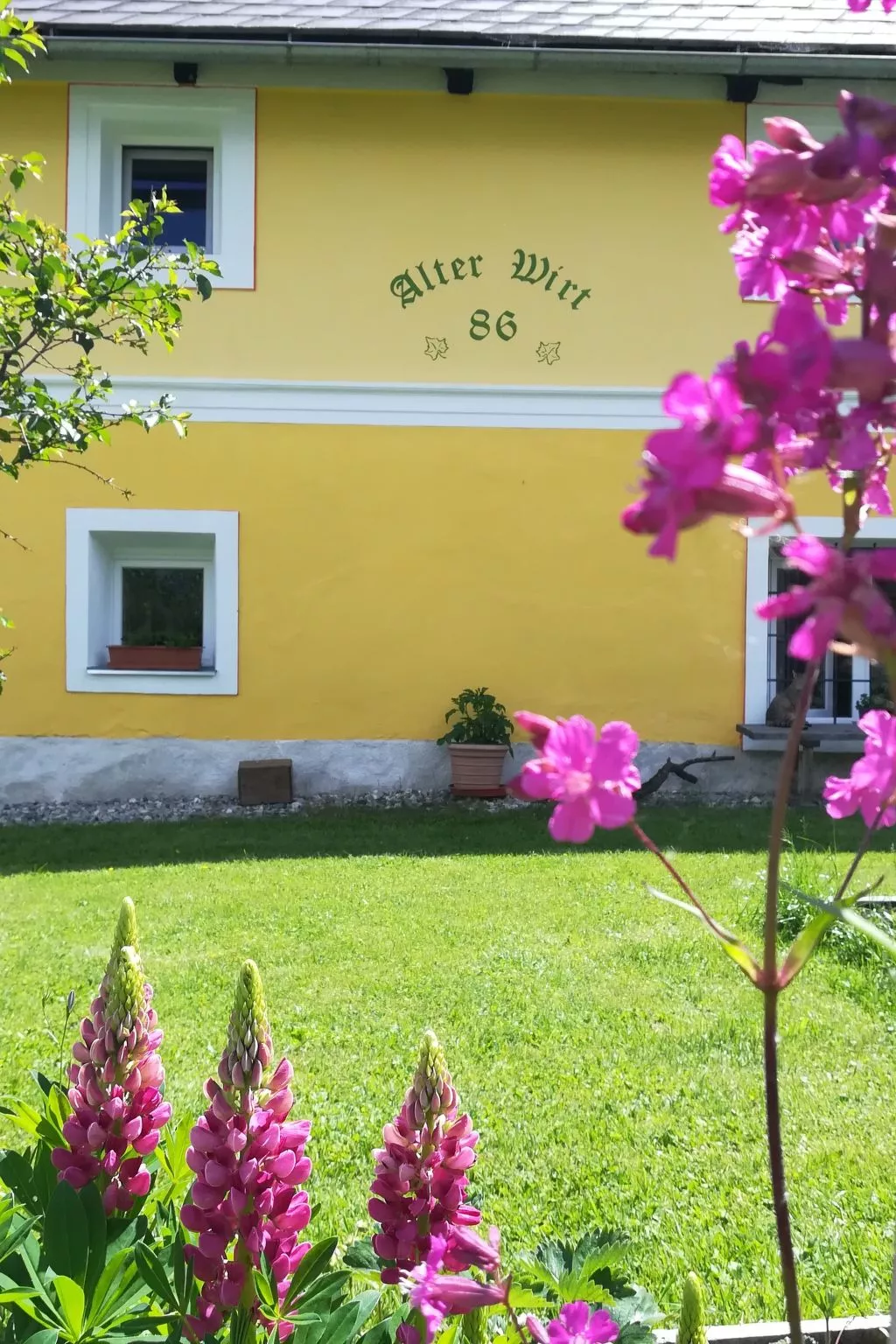 Große Wohnung im ersten Stock, mit großem Garten-Image-tags.info