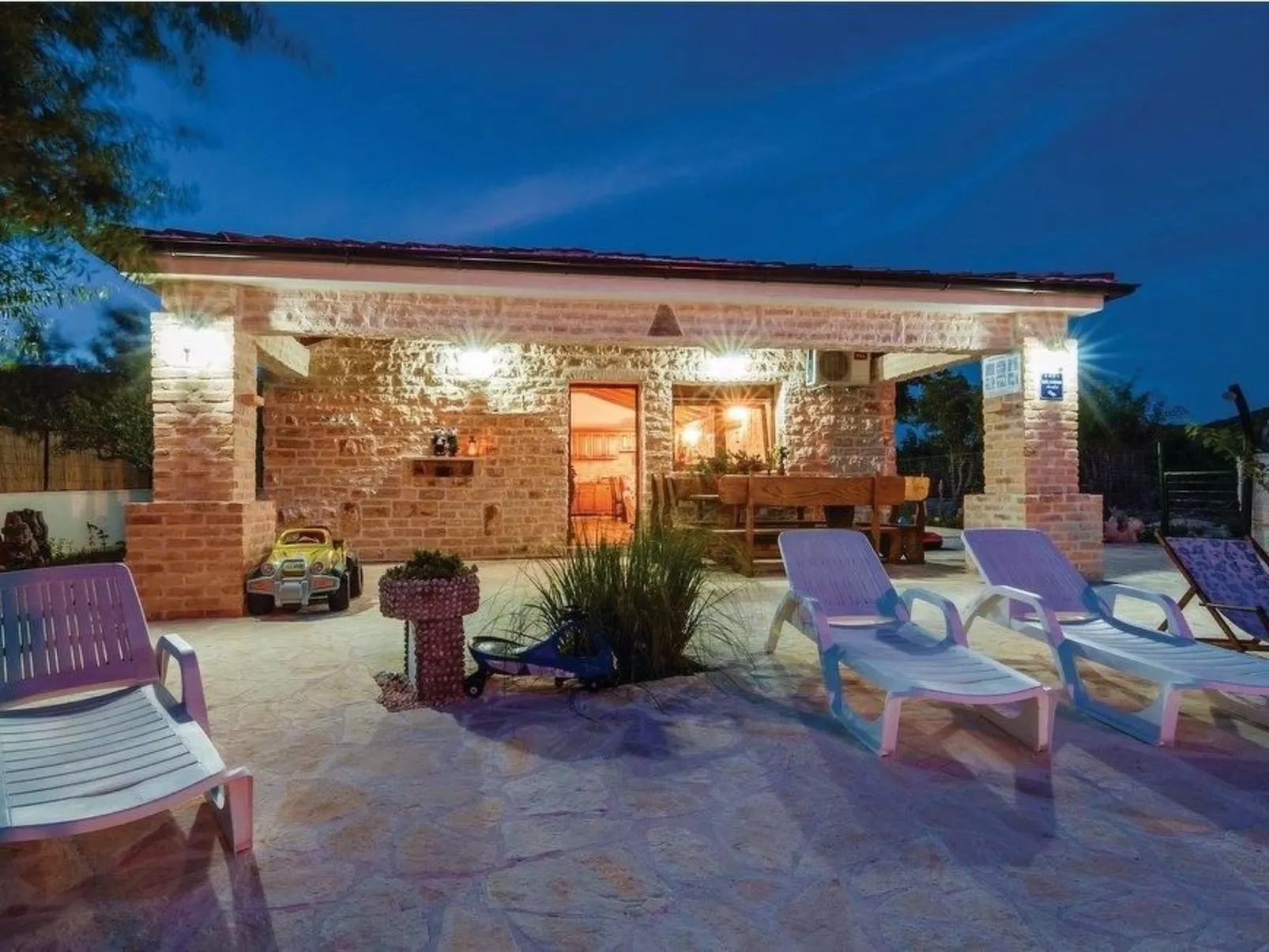 Villa Anita mit Privatpool in Budak-Buiten