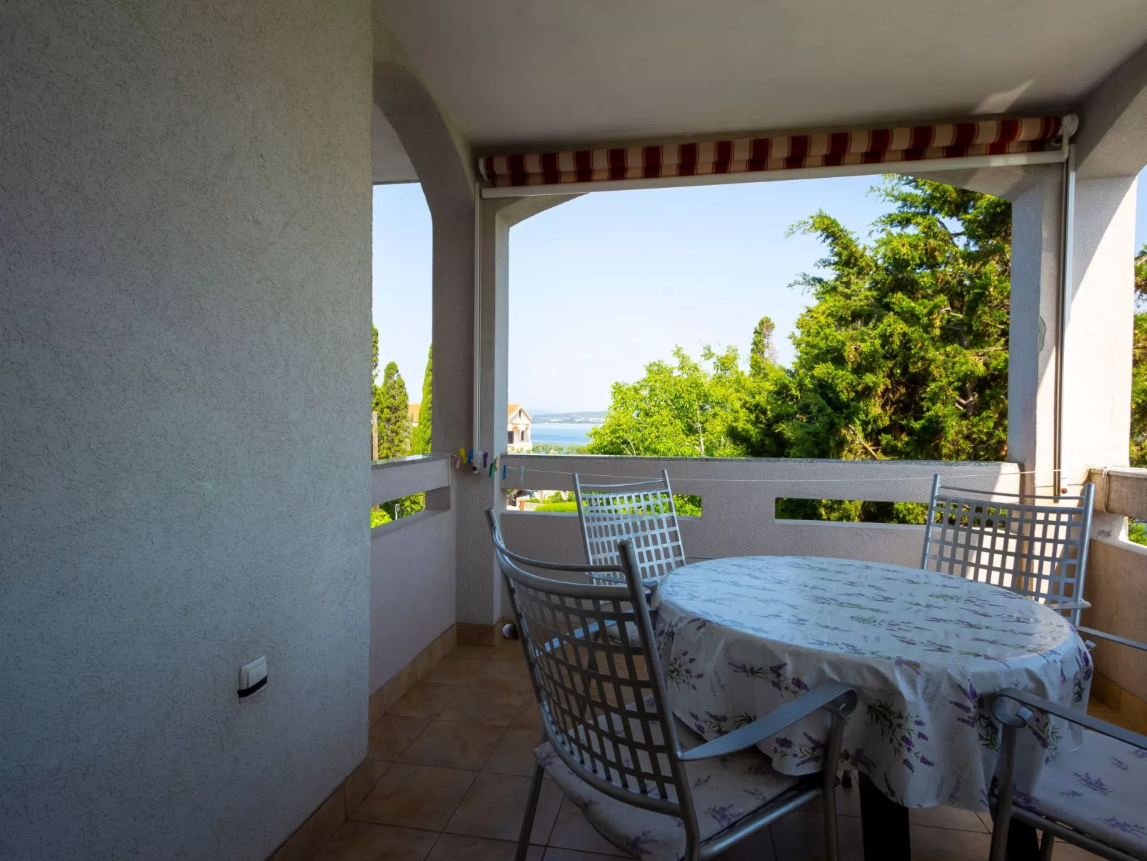 "Buka Calm II"-Binnen