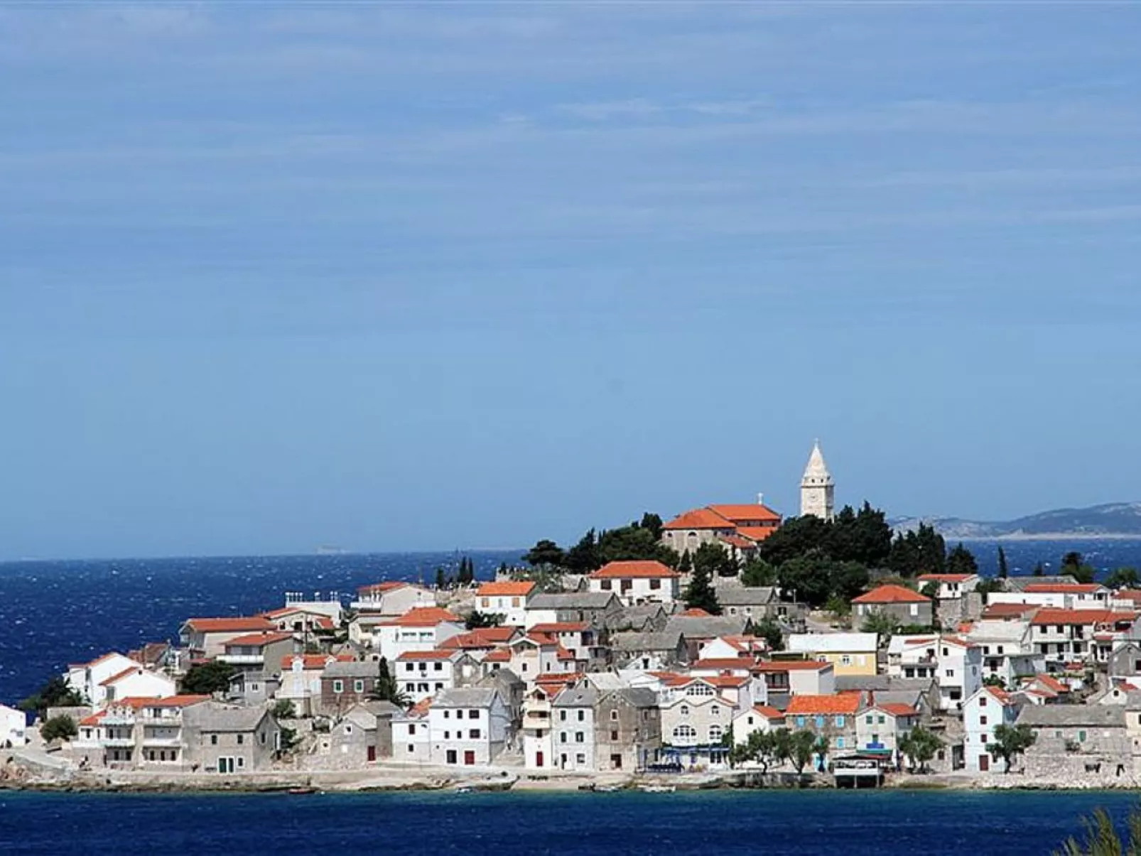 Klimatisierte Ferienwohnung in Okrug Gornji mit Gepflegtem Garten und Seeblick-Buiten
