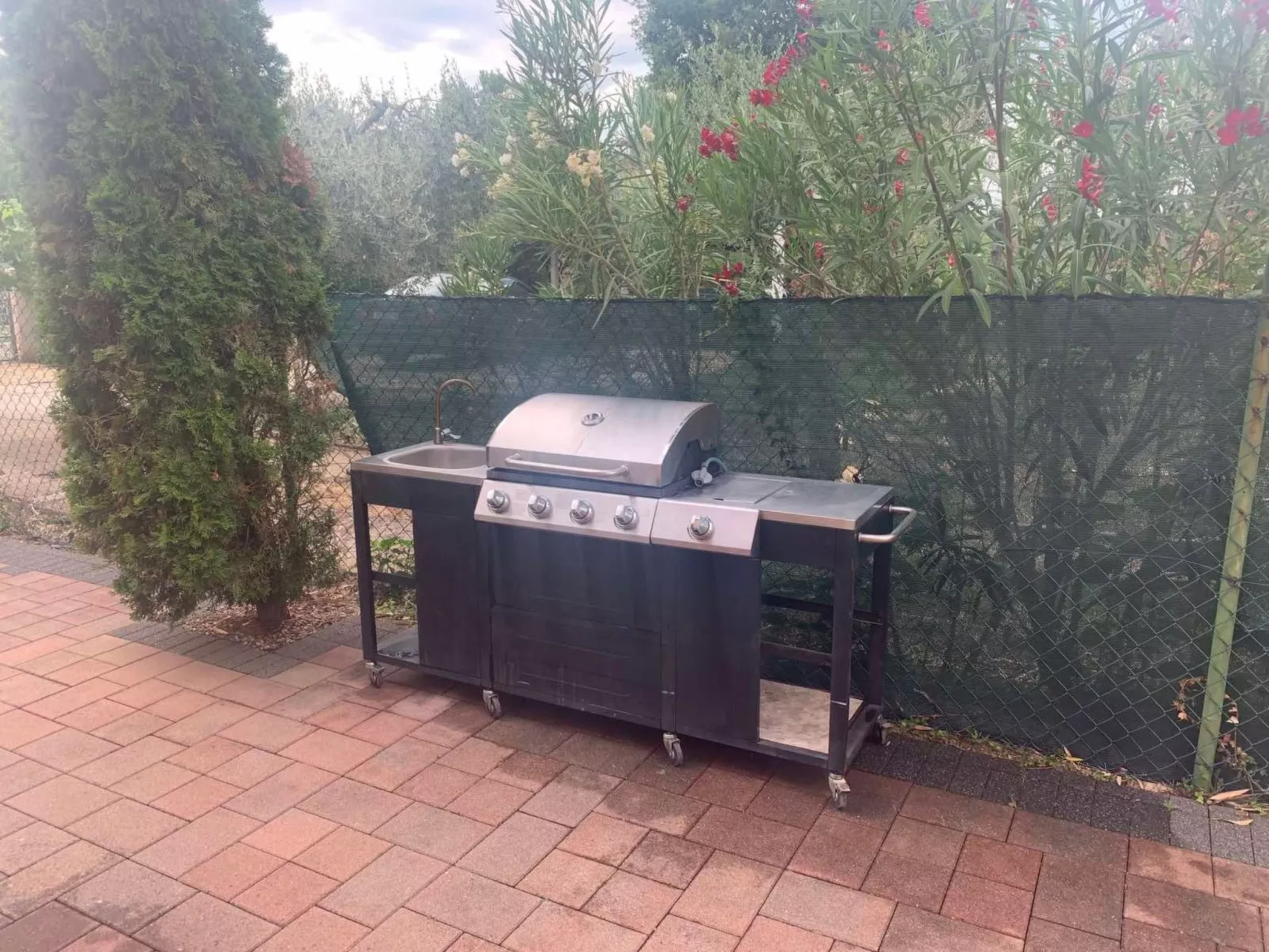 Angenehme Wohnung in Valbandon, Privatparkplatz-Buiten