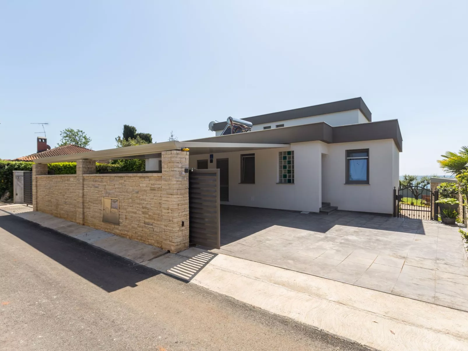 Villa direkt am Meer und Strand mit herrlichem Blick-Buiten