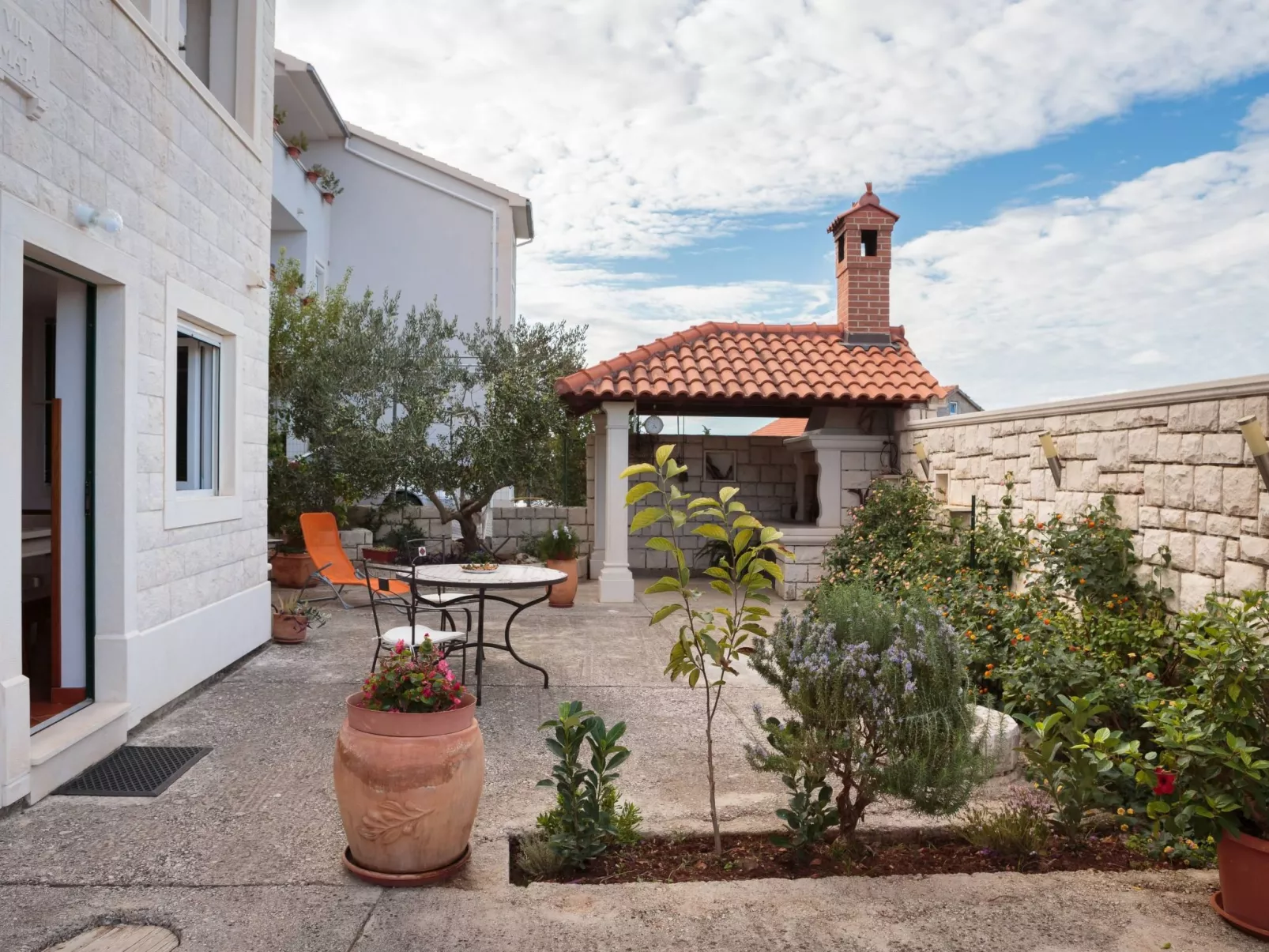 Luxuriöses Studio-Apartment mit Terrasse-Buiten