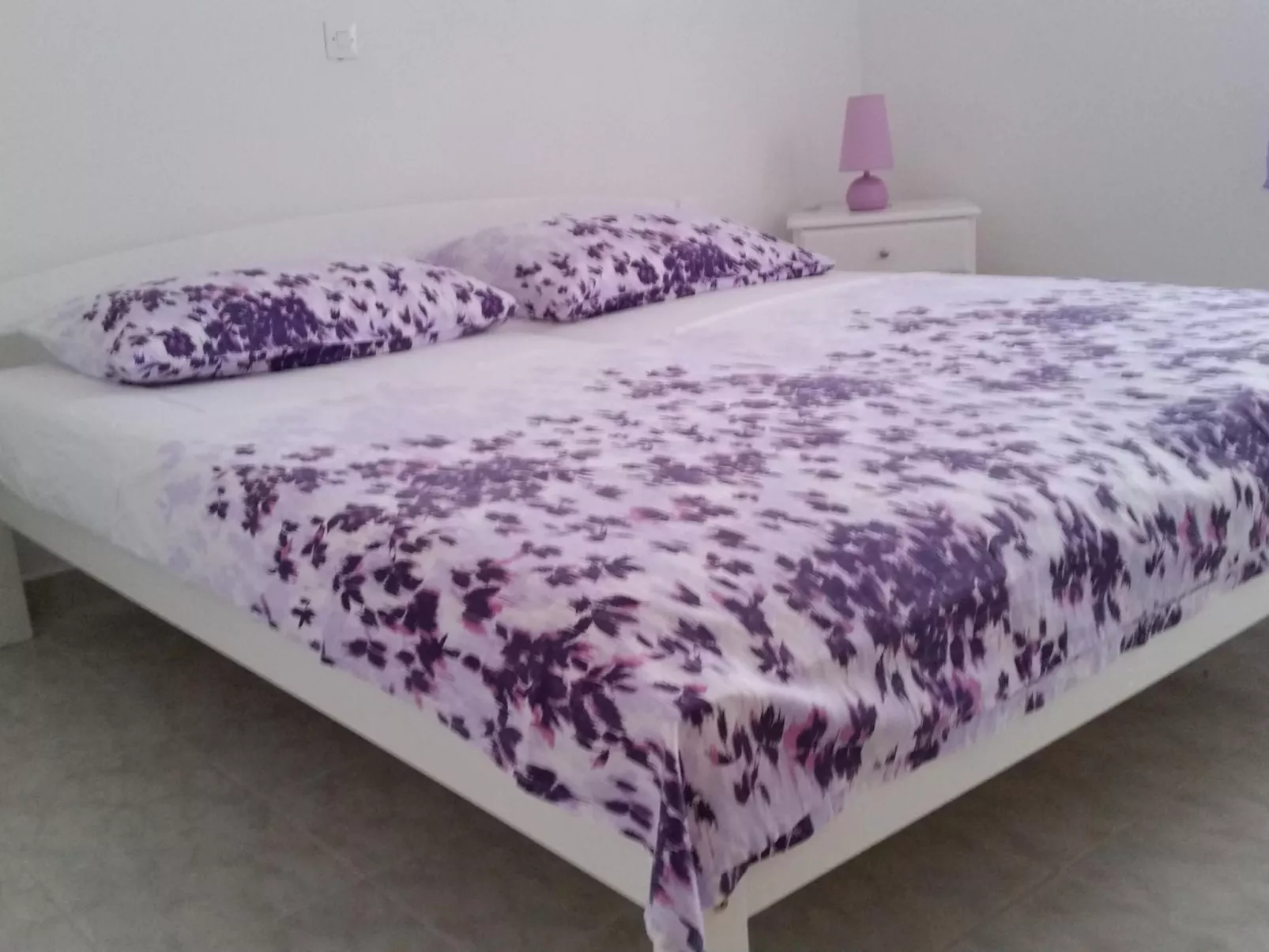 "Mladen" mit Blick auf das Wasser-Binnen