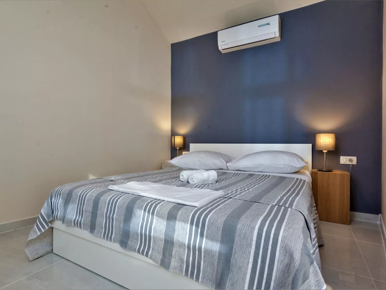 Wunderschöne Steinvilla mit tollem Ausblick-Binnen